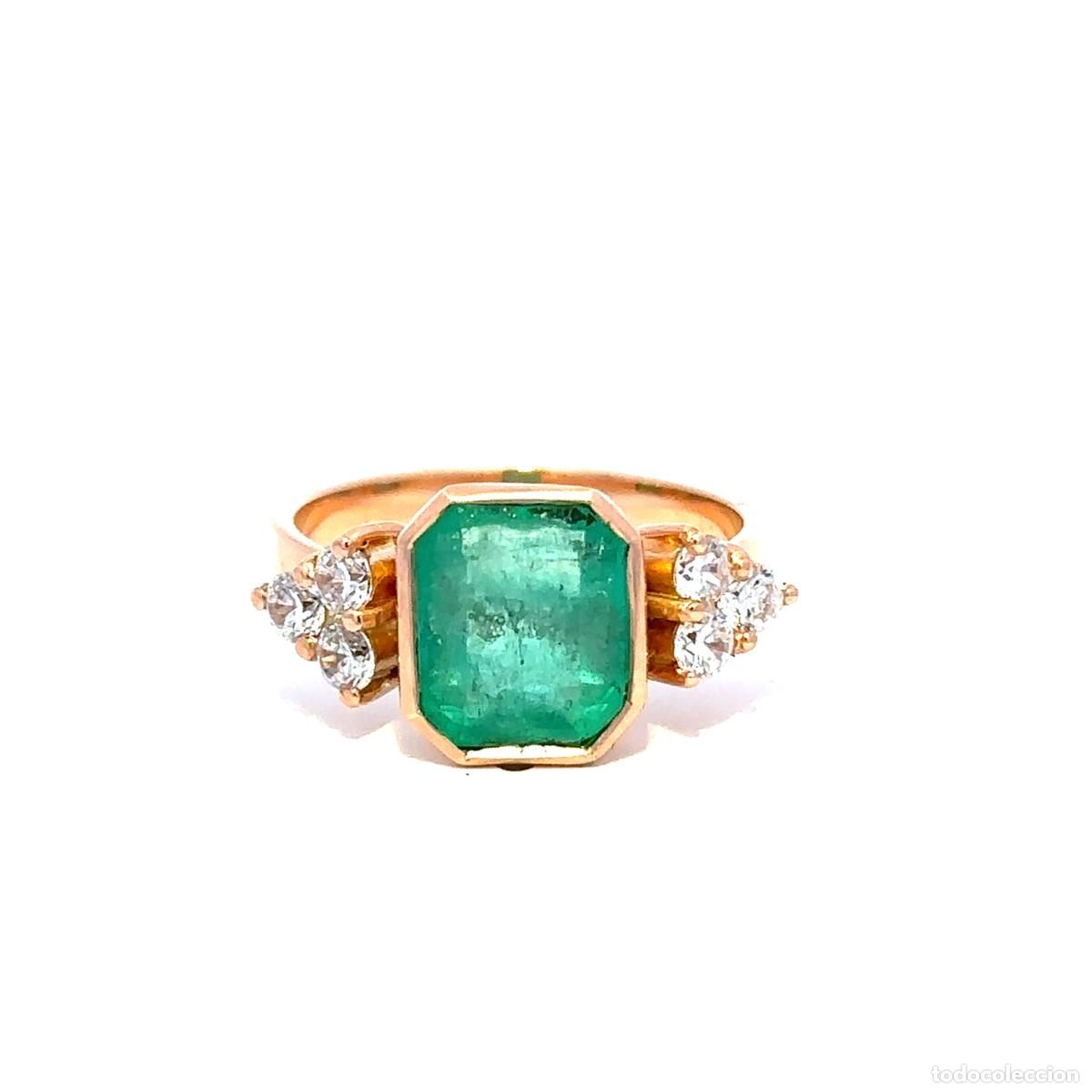 Jewelry: Anillo de Oro con Esmeralda Colombiana talla Esmeralda y Diamantes
