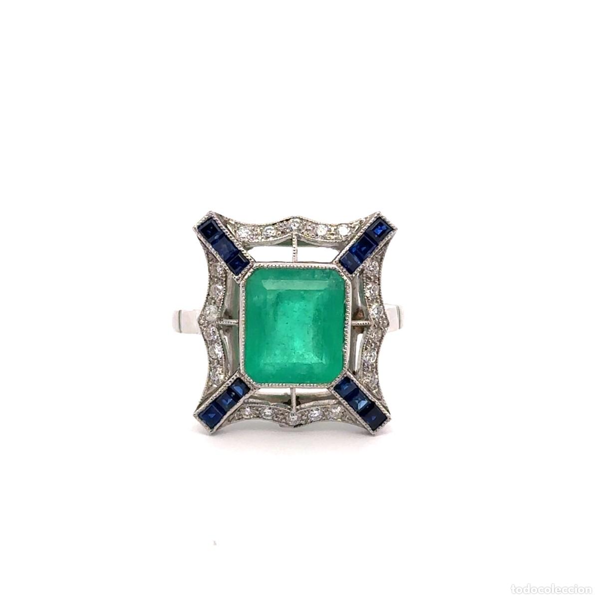 Jewelry: Anillo Art D&eacute;co con Esmeralda Natural Colombiana, Zafiros y halo de Diamantes