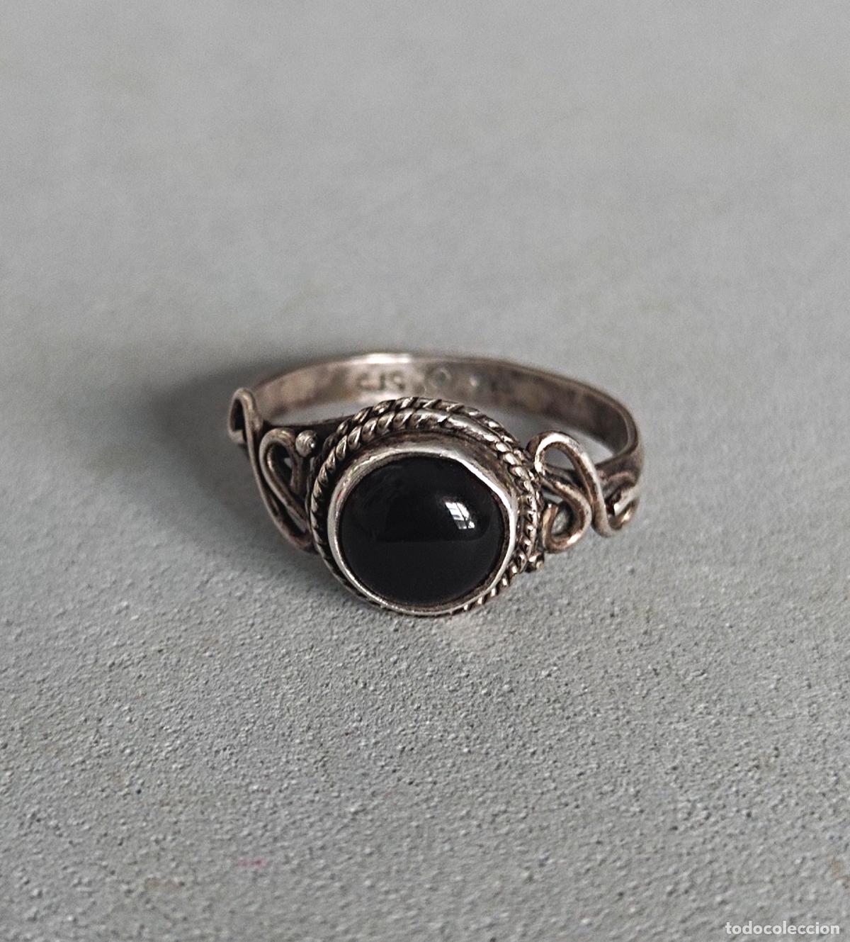Joyeria: Anillo plata de ley con piedra negra.