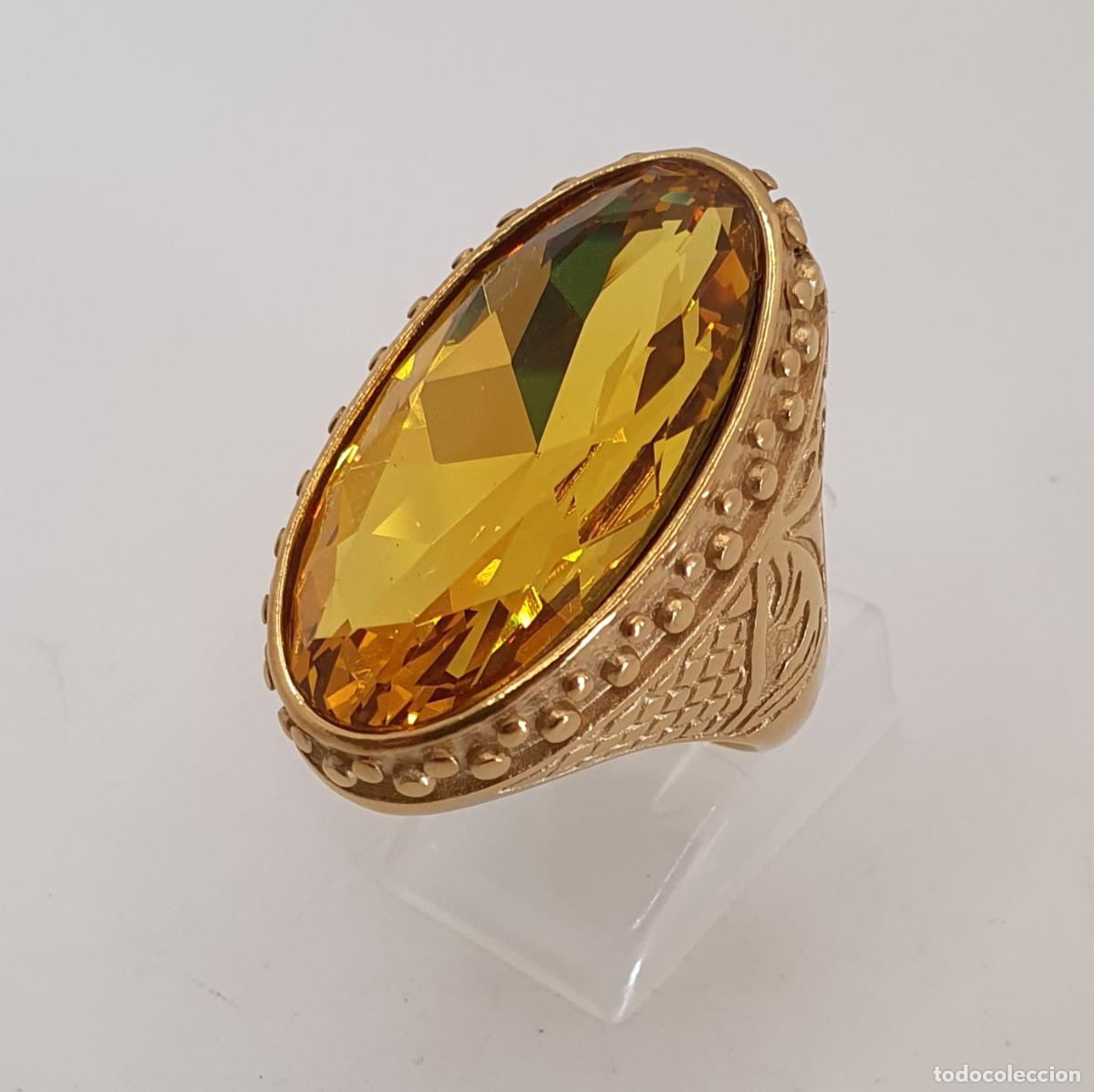 Joalharia: Gran anillo de lujo tipo solitario g&oacute;tico con acabado en oro de 18k y citrino creado talla oval.