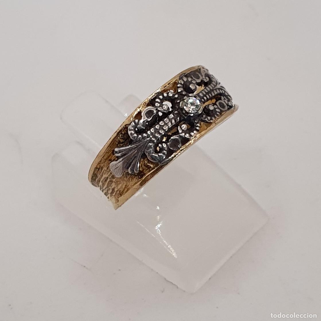 Gioielleria: Bella sortija antigua de estilo Isabelino en plata de ley, chapado en oro de 18k y circonita.