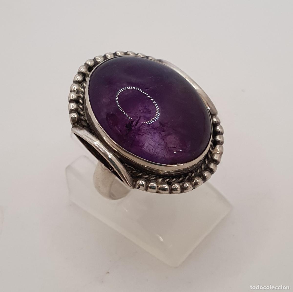 Joaillerie: Excelente anillo antiguo en plata de primera ley 925 con gran cabuj&oacute;n de amatista siberiana.