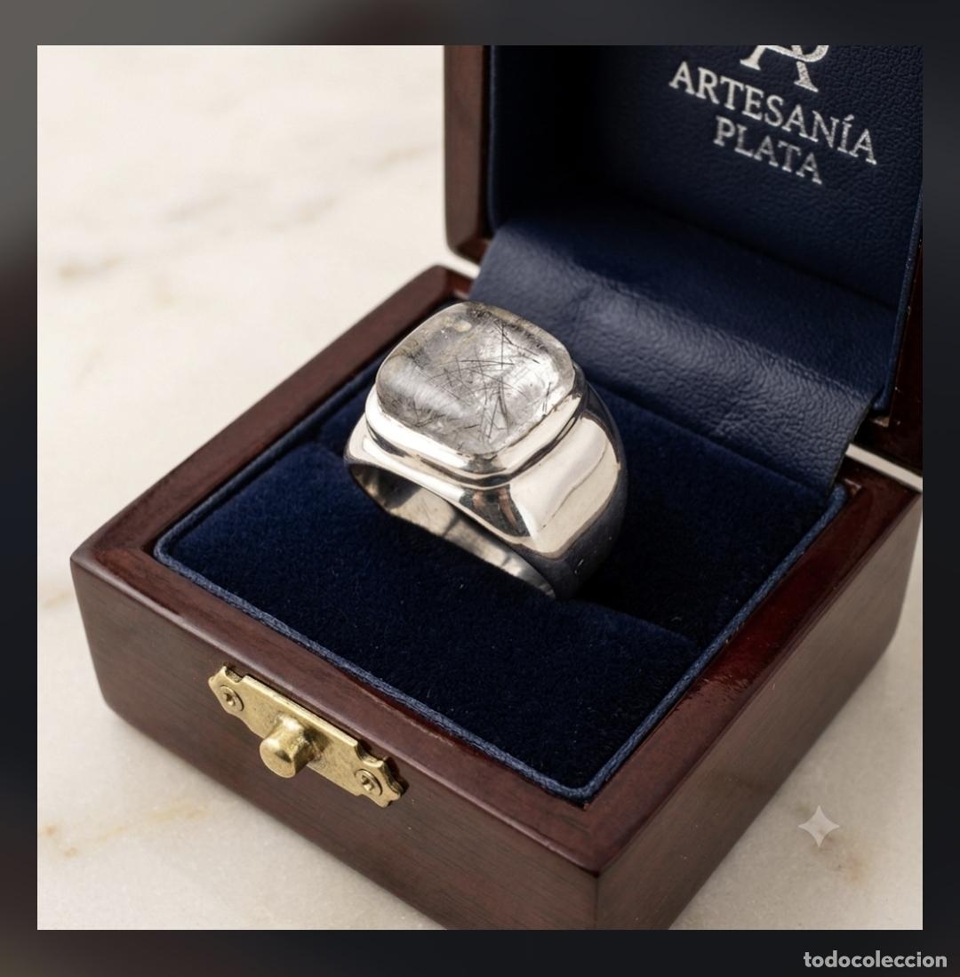 Joaillerie: Gran anillo minimalista en plata de primera ley 925 con cabuj&oacute;n de cuarzo rutilado autentico.