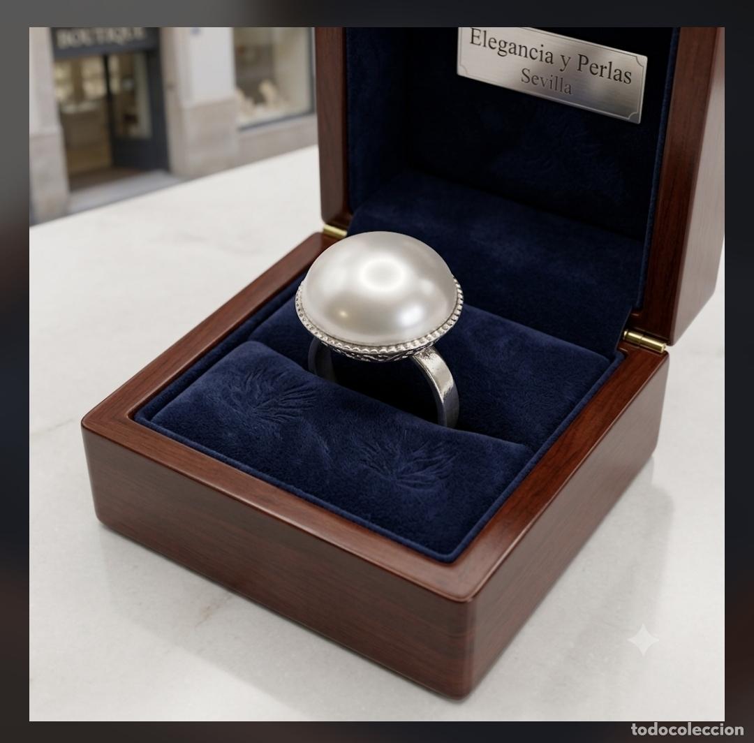 Gioielleria: Anillo antiguo art dec&oacute; en plata contrastada con cabuj&oacute;n de med&iacute;a perla sint&eacute;tica.