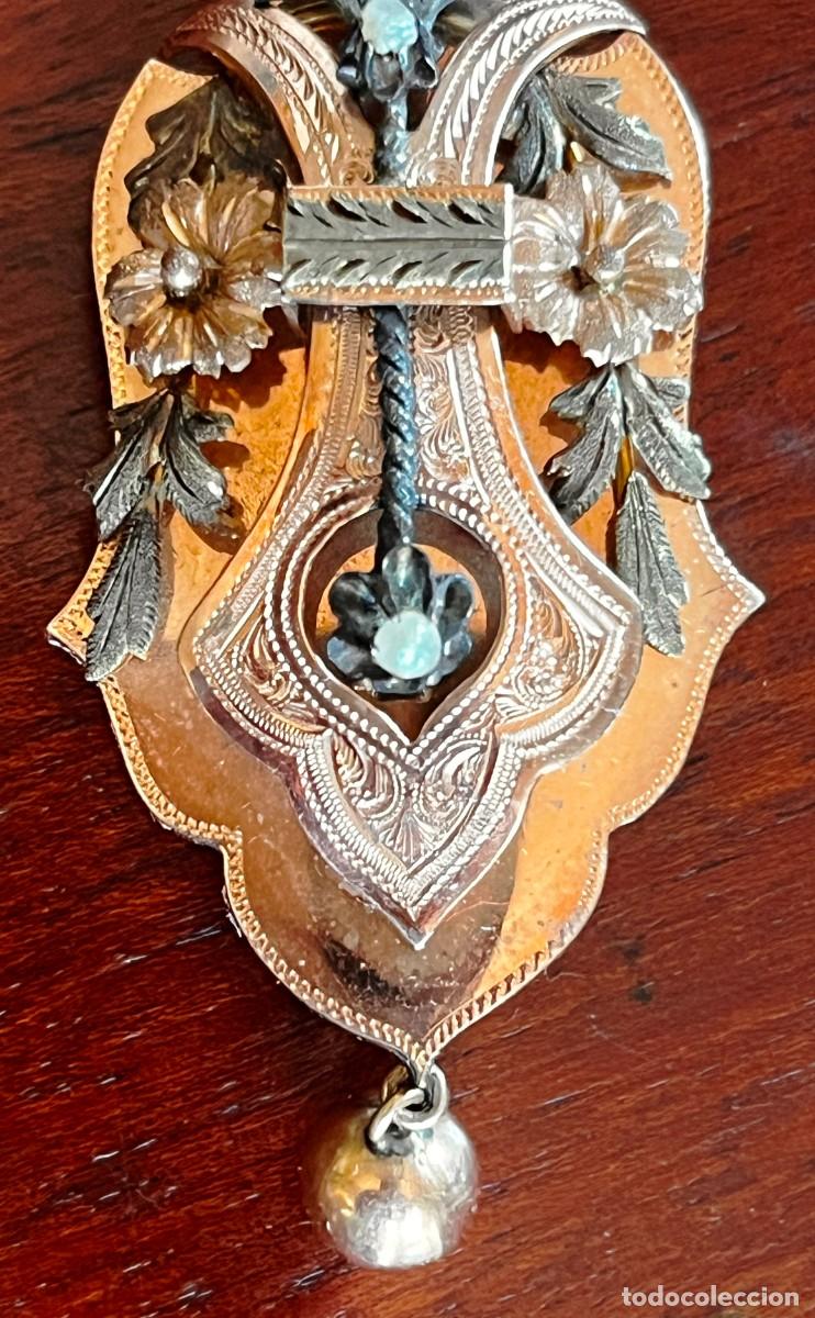 Joyeria: ANTIGUO BROCHE COLGANTE DE ORO DE 14 QUILATES, DECORACI&Oacute;N FLORAL, SIGLO XIX, 7,75 GRAMOS