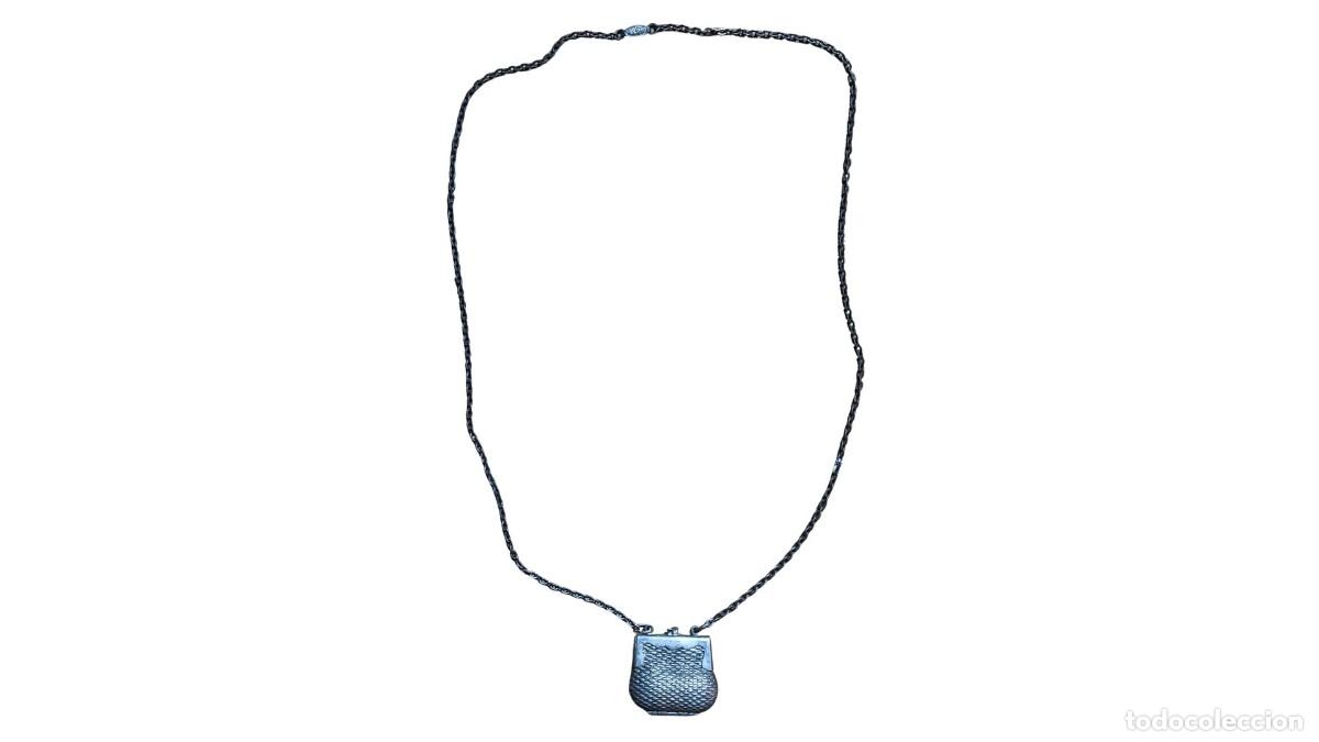 Joyeria: COLLAR CON COLGANTE DE BOLSITO ABRIBLE - CADENA DE ESLABONES Y CIERRE A PRESI&Oacute;N -