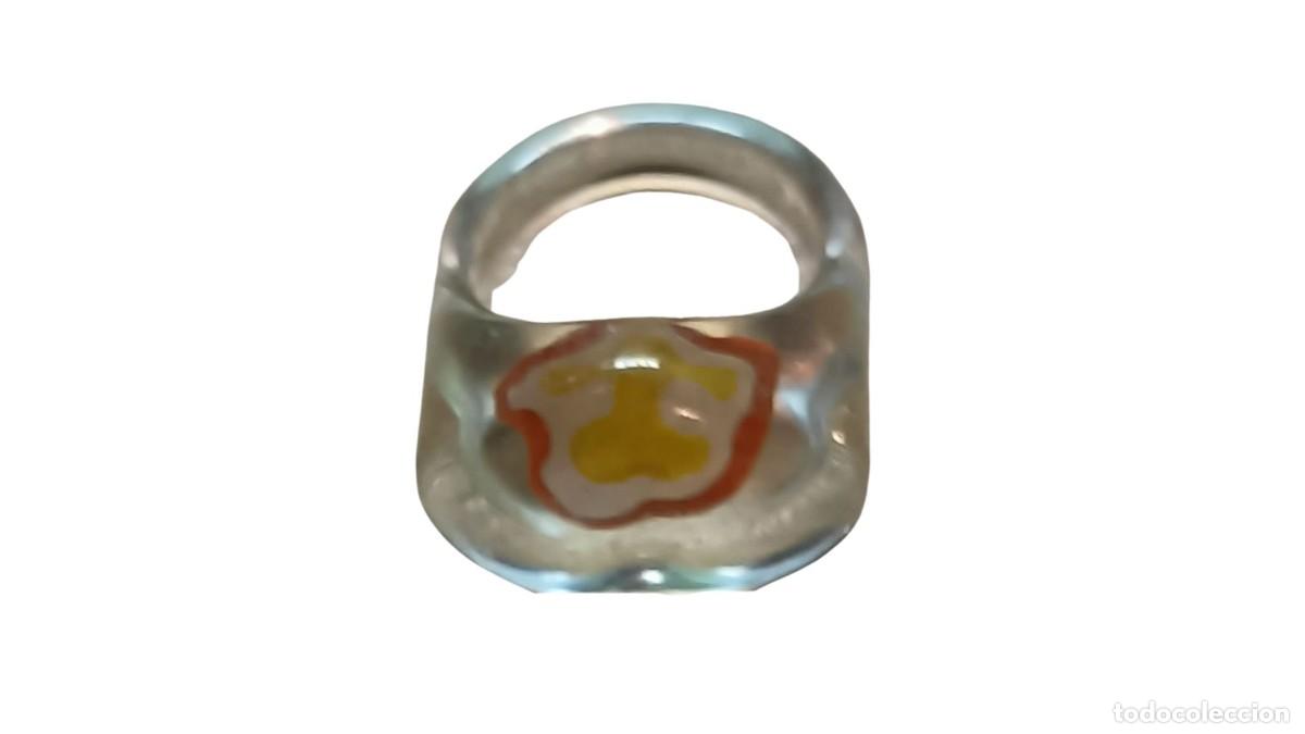 Joyeria: ANILLO TRANSPARENTE CON FLOR O CORAZ&Oacute;N AMARILLO Y NARANJA EN EL INTERIOR -