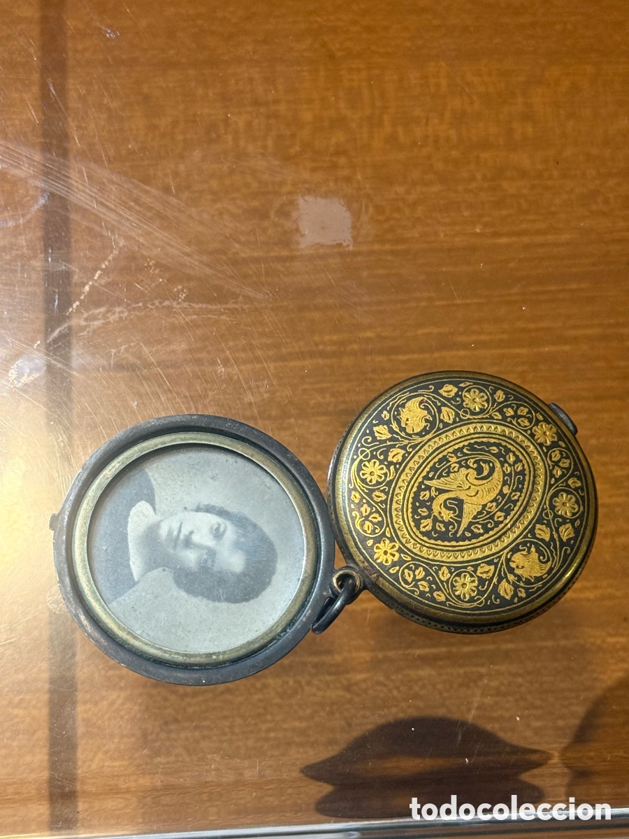 Joyeria: Guardapelo damasquinado para 2 fotos