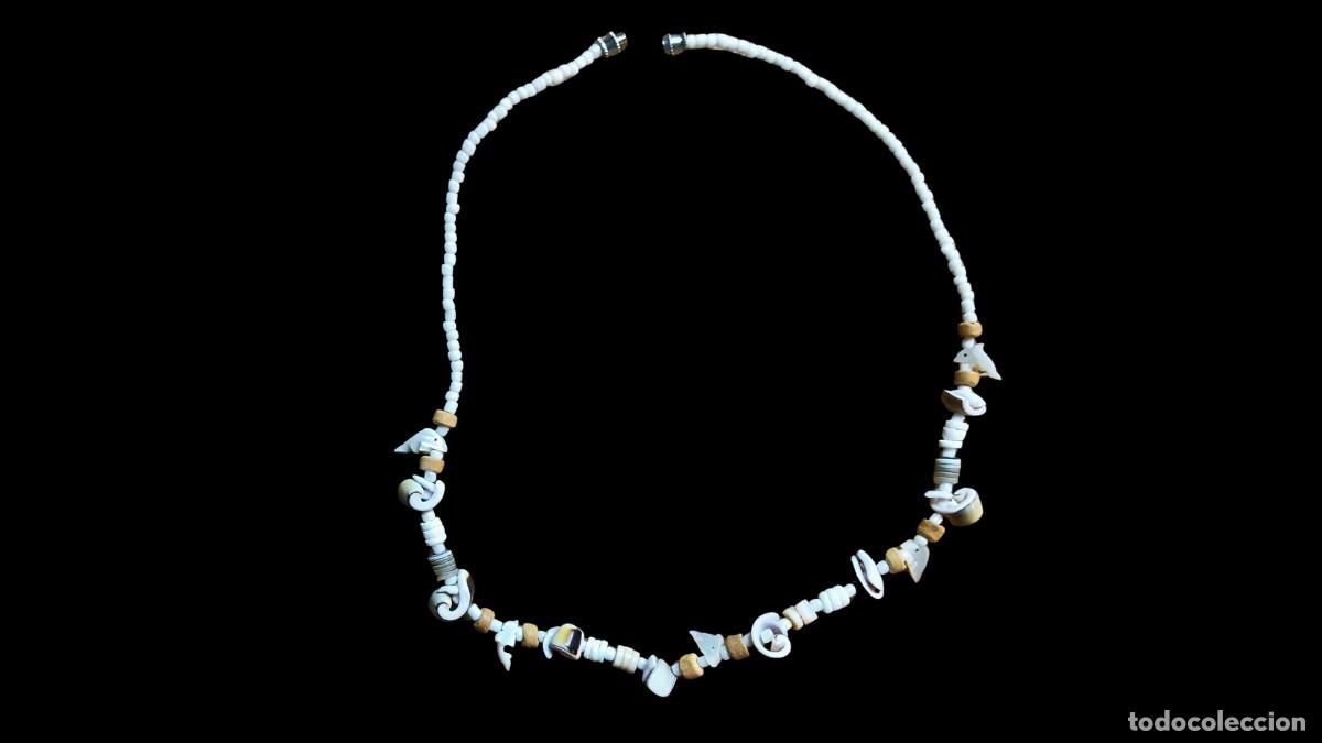 Joyeria: COLLAR DE CONCHAS MARINAS NATURALES Y CUENTAS BLANCAS CON DELFINES DE N&Aacute;CAR - CIERRE DE ROSCA