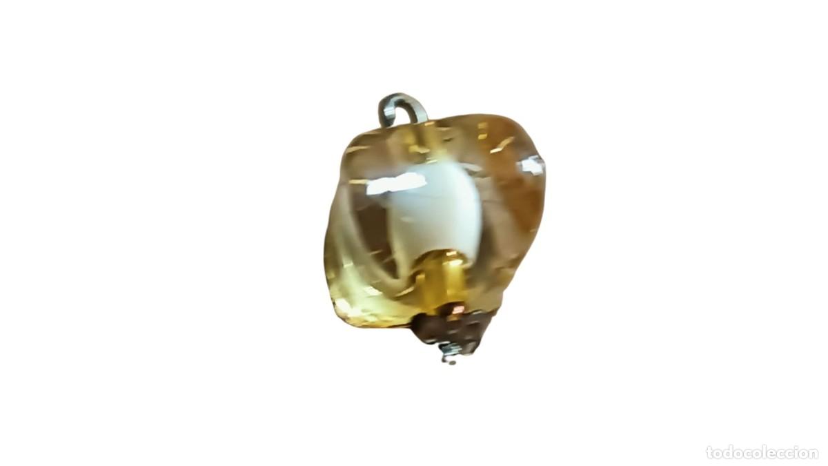 Joyeria: COLGANTE DE CRISTAL &Aacute;MBAR CON N&Uacute;CLEO BLANCO EN FORMA DE FRUTA - REMATE DE FLOR
