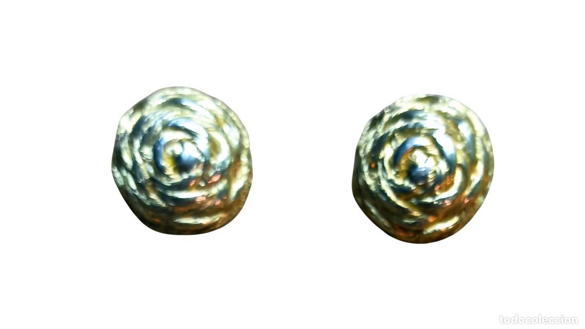 Joyeria: PENDIENTES DE PRESI&Oacute;N CON ROSA EN RELIEVE - BA&Ntilde;O DE ORO CON DESGASTE