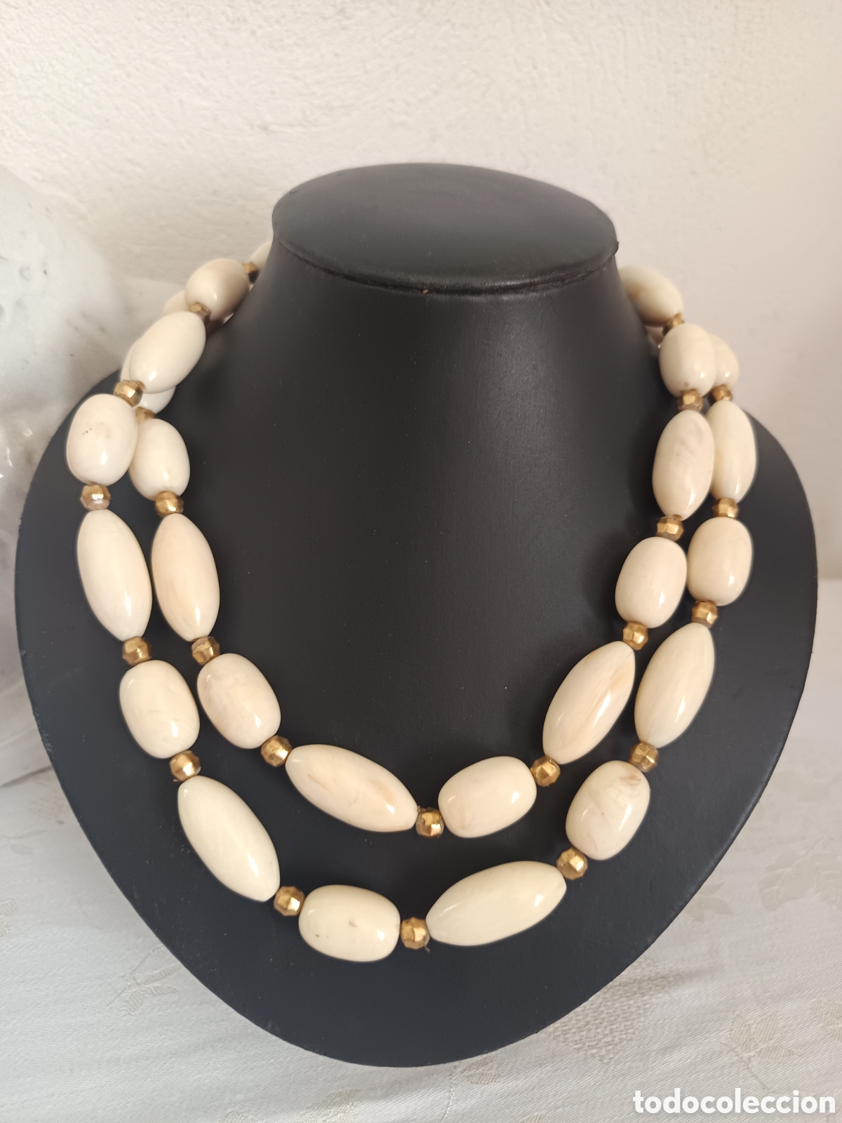 Joyeria: Largo collar de baquelita para traje sevillana