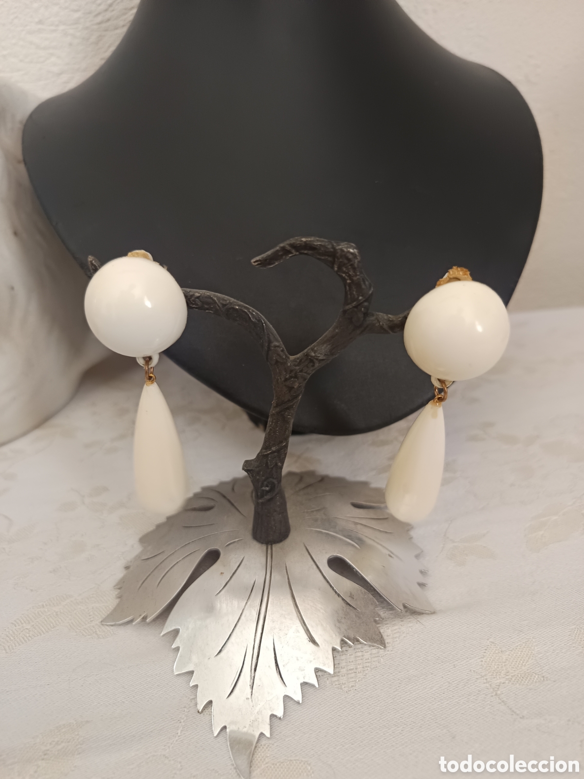 Joyeria: Pendientes beige de baquelita de clic