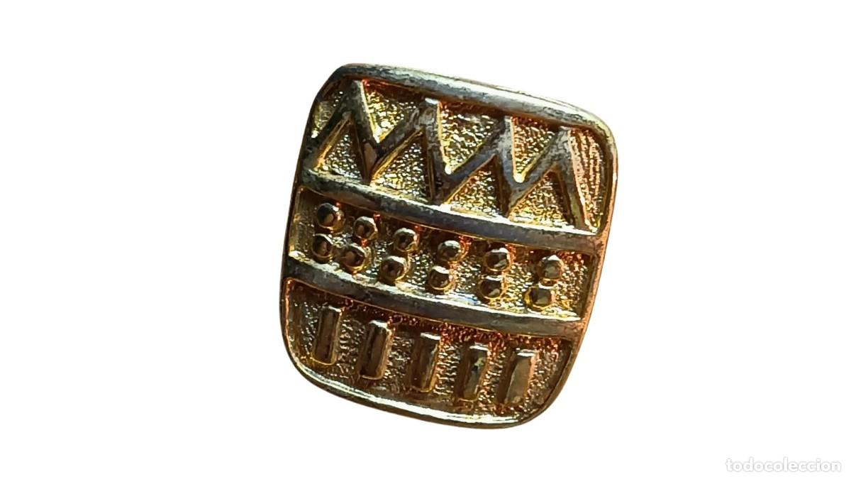 Joyeria: PENDIENTE VINTAGE - DISE&Ntilde;O GEOM&Eacute;TRICO &Eacute;TNICO EN RELIEVE - METAL DORADO - UN SOLO PENDIENTE