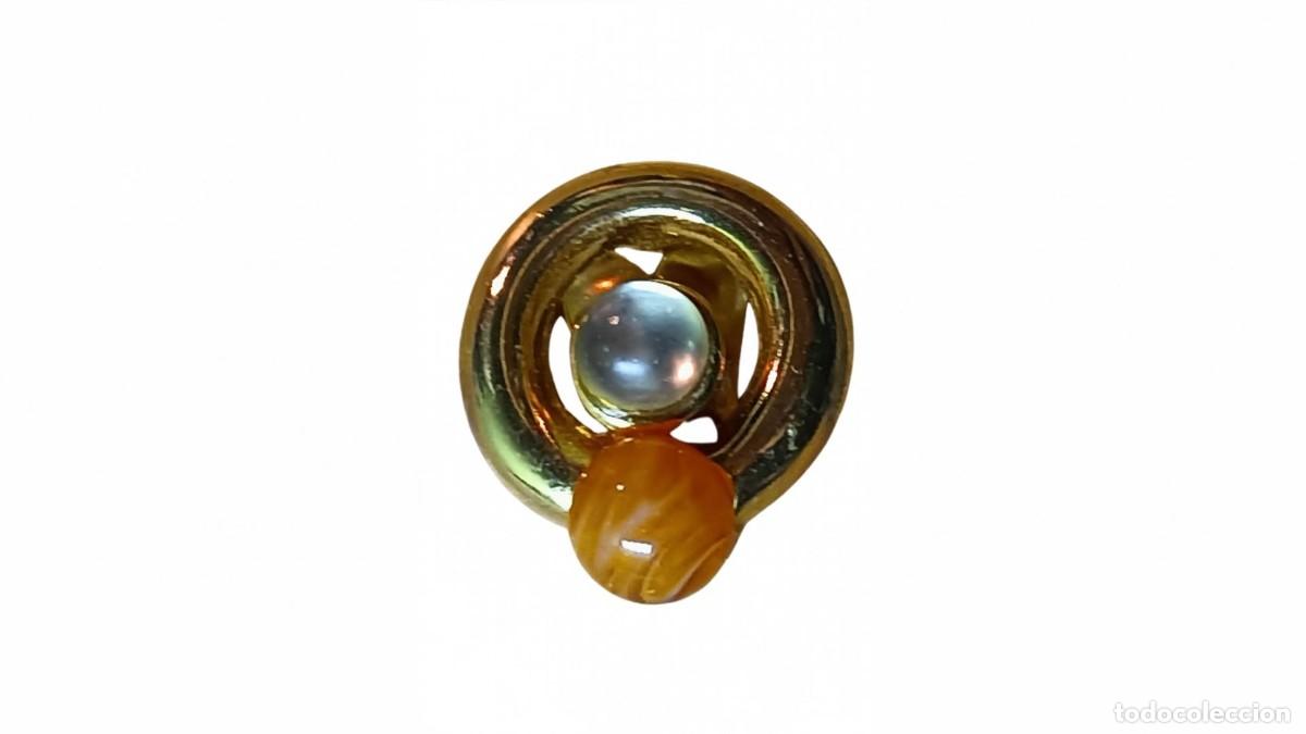 Joyeria: PENDIENTE DE CLIP VINTAGE - ARO DORADO CON CUENTA NARANJA VETEADA Y CABUJ&Oacute;N CRISTALINO - BA&Ntilde;ADO EN O