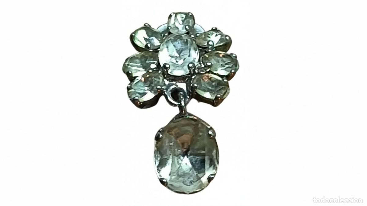 Joyeria: PENDIENTE DE CLIP VINTAGE - FLOR DE CRISTALES TRANSPARENTES CON COLGANTE OVALADO - ENGASTE DE GARRAS