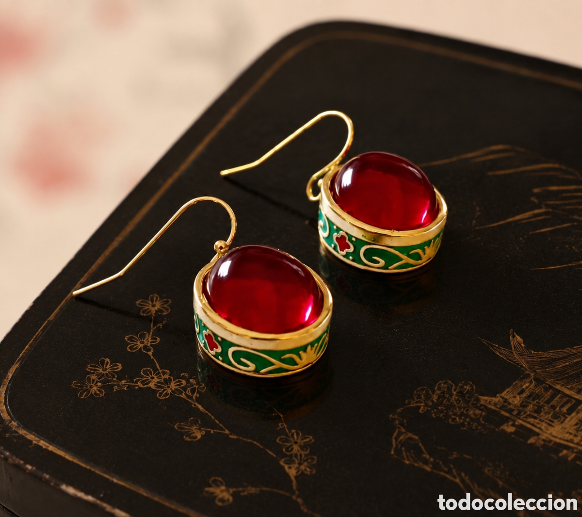 Joyeria: Pendientes de cloisonne rojo ba&ntilde;ados en oro dise&ntilde;o Oriental