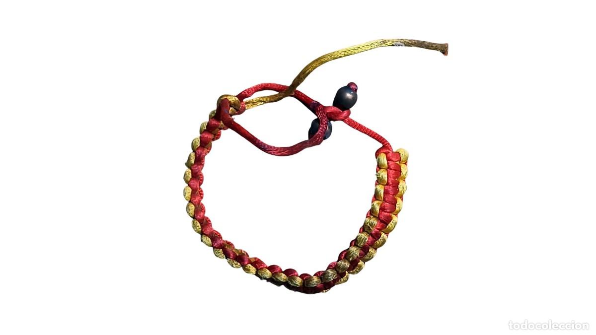 Joyeria: PULSERA VINTAGE - TEJIDO TRENZADO DE HILO ROJO Y DORADO - CIERRE AJUSTABLE CON NUDO Y CUENTAS - A&Ntilde;OS