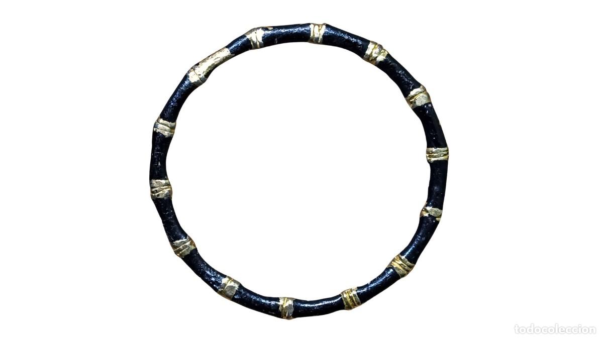 Joyeria: PULSERA VINTAGE - ARO R&Iacute;GIDO CON FORMA DE BAMB&Uacute; - ACABADO NEGRO Y DETALLES CHAPADOS EN ORO - A&Ntilde;OS 80