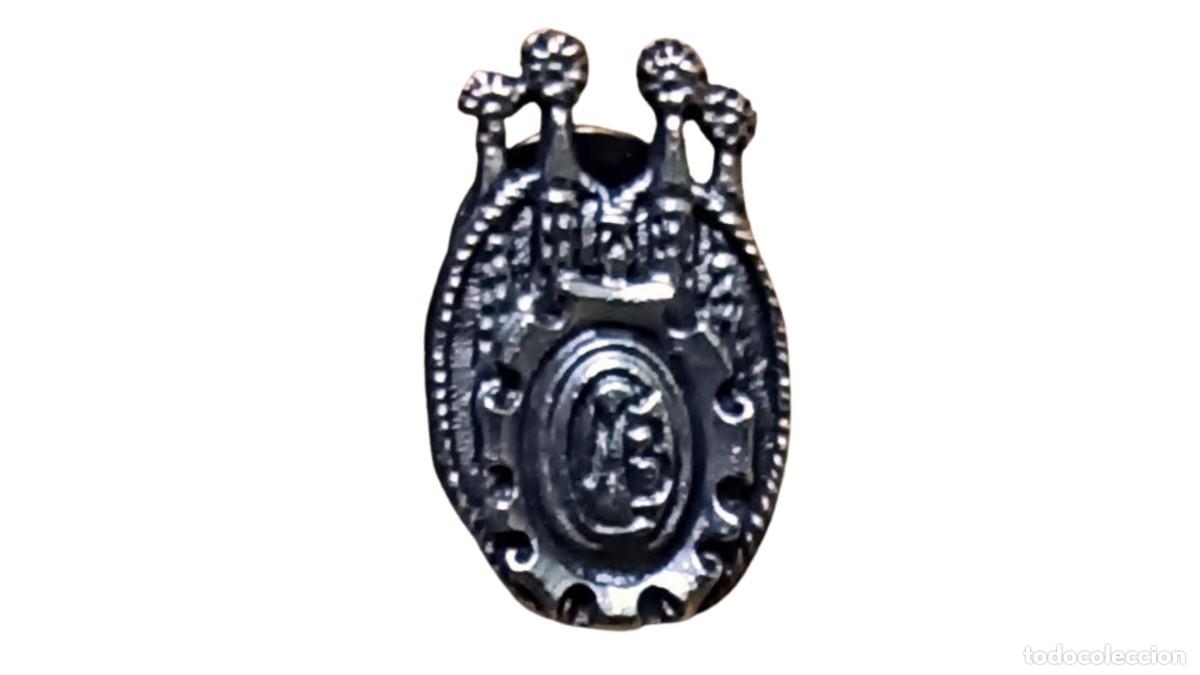 Joyeria: INSIGNIA DE OJAL VINTAGE &ndash; SAGRADA FAMILIA &ndash; GRABADO &rdquo;NB&rdquo; &ndash; A&Ntilde;OS 80/90