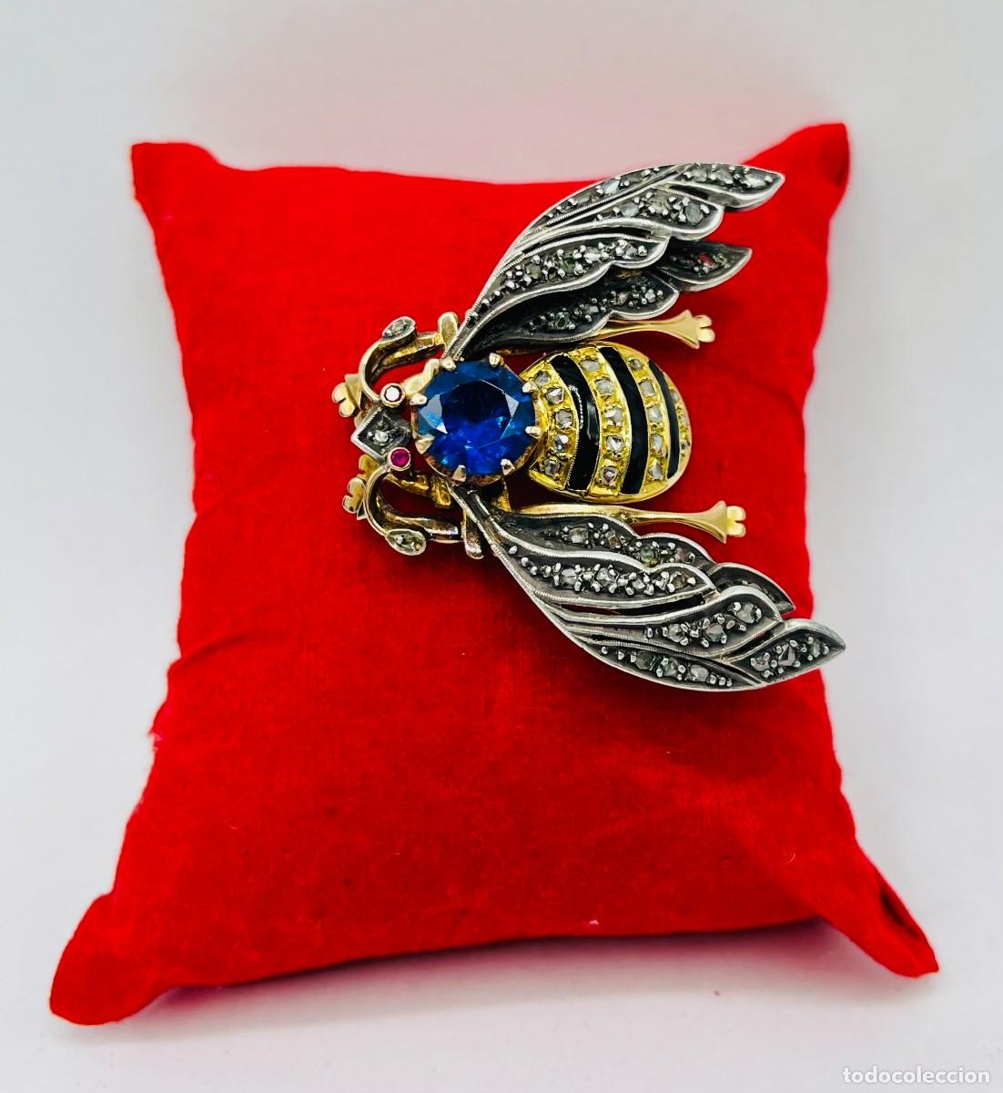 Joyeria: BROCHE ABEJORRO EN ORO Y PLATA CON ZAFIRO CENTRAL 2,5CT DIAMANTES RUBIES Y ESMALTE NEGRO