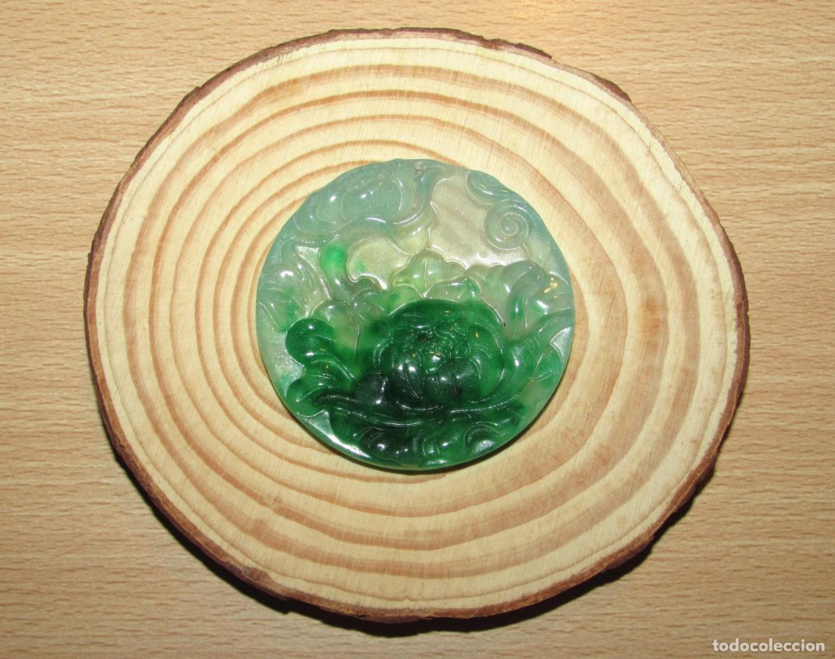 Joyeria: Medall&oacute;n oriental chino colgante tonos verdes flor peon&iacute;a