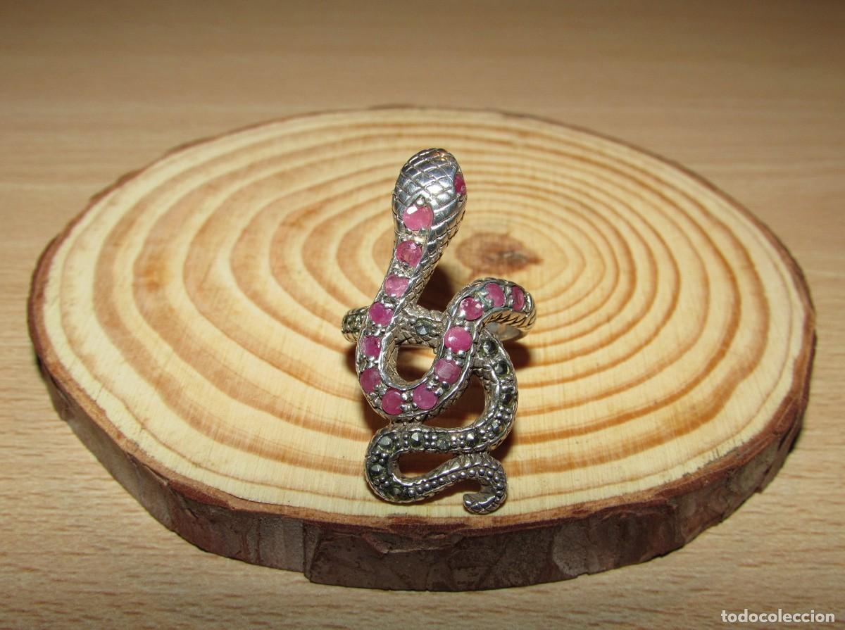Joyeria: Anillo sortija de plata sello serpiente rosa fucsia y marcasitas