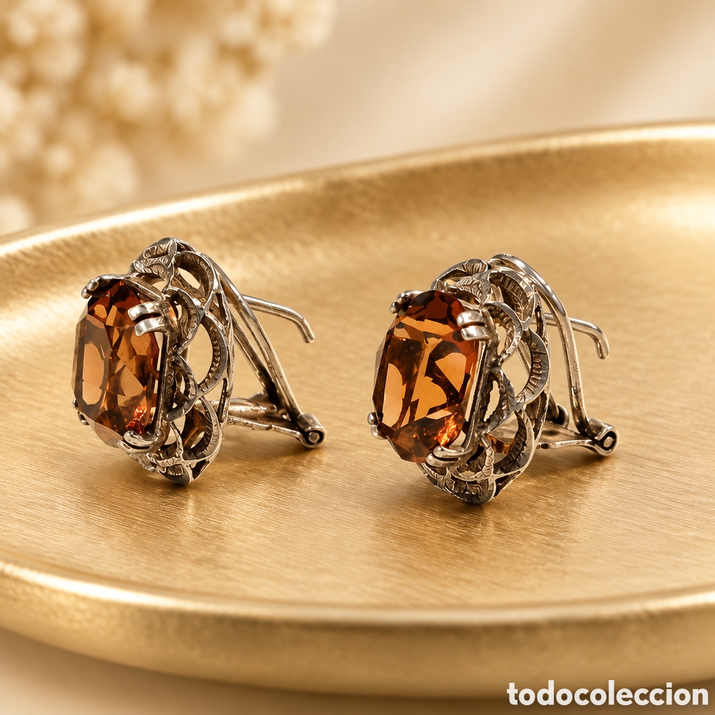 Joyeria: Antiguos pendientes elaborados en plata Material: Plata de ley con montura de filigrana. Piedra: