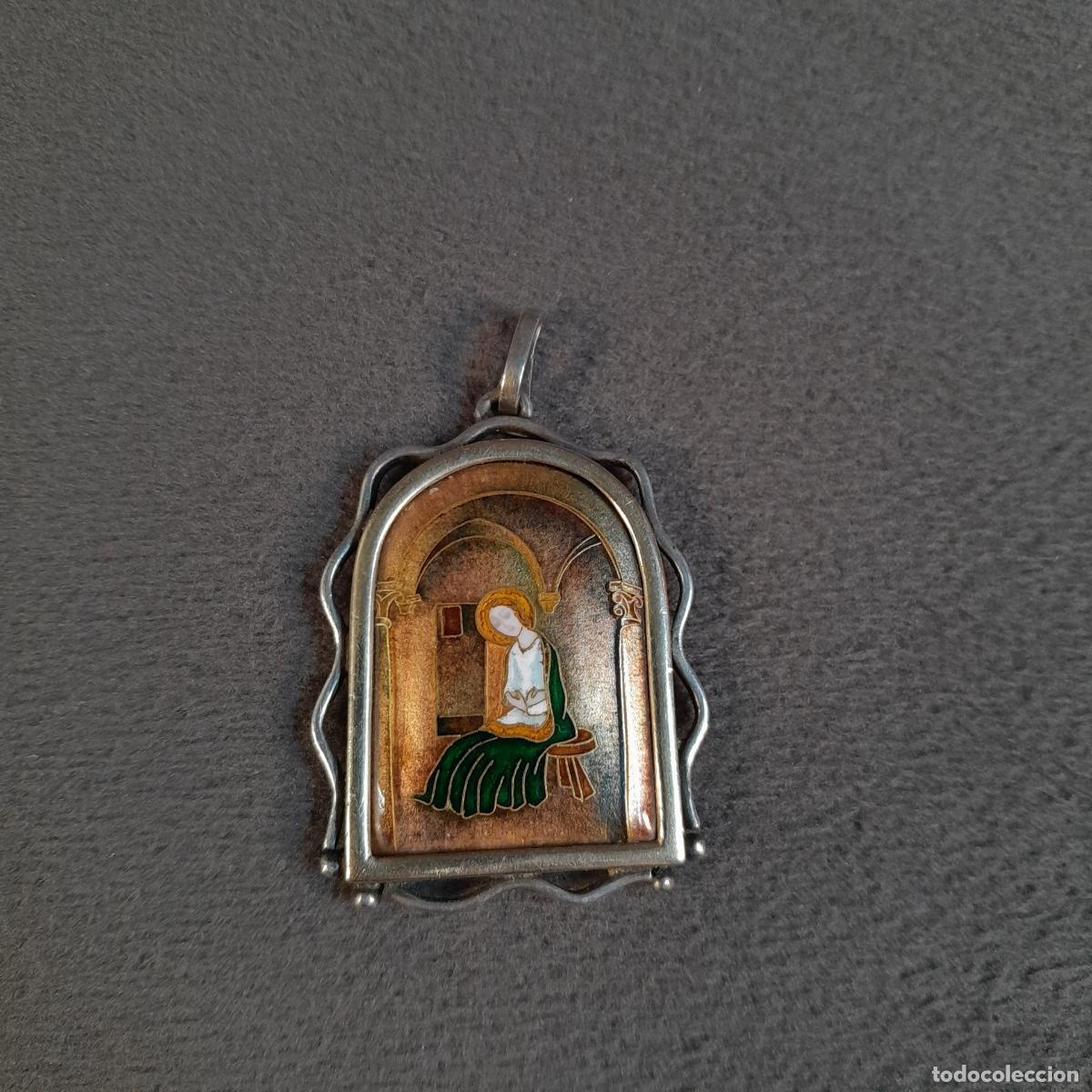 Joyeria: J-4614. COLGANTE / MEDALLA DE PLATA Y ESMALTE CLOISONN&Eacute;. 1957