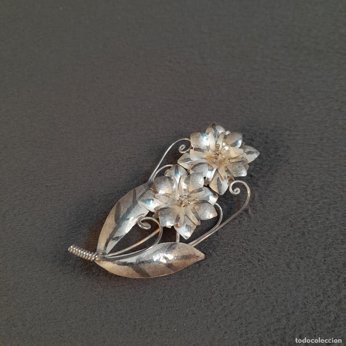 Joyeria: J-4615. BROCHE RAMO FLORAL EN PLATA DE LEY 925. SEGUNDA MITAD DEL SIGLO XX