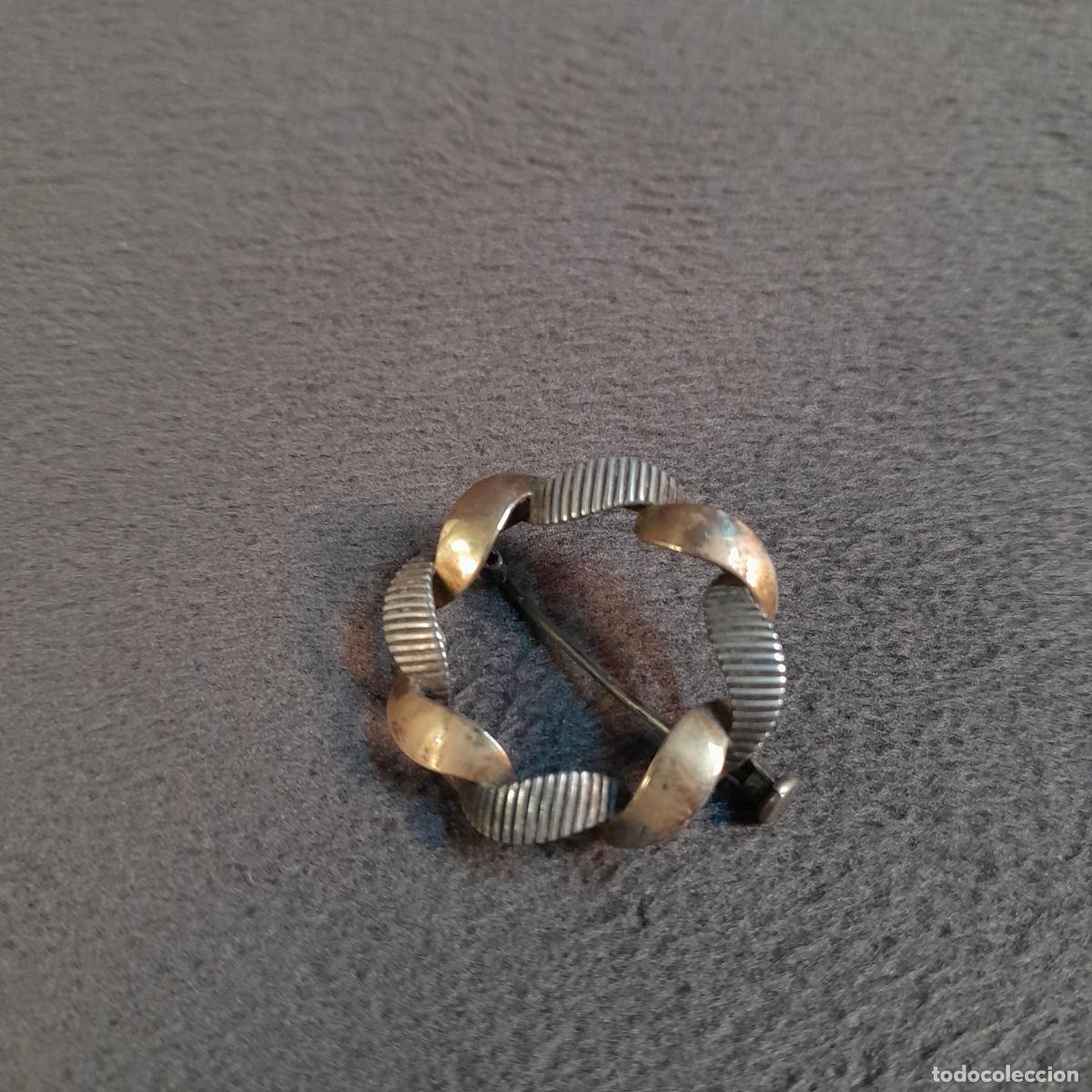 Joyeria: J-4616. BROCHE CIRCULAR EN PLATA DE LEY. MEDIADOS DEL S. XX