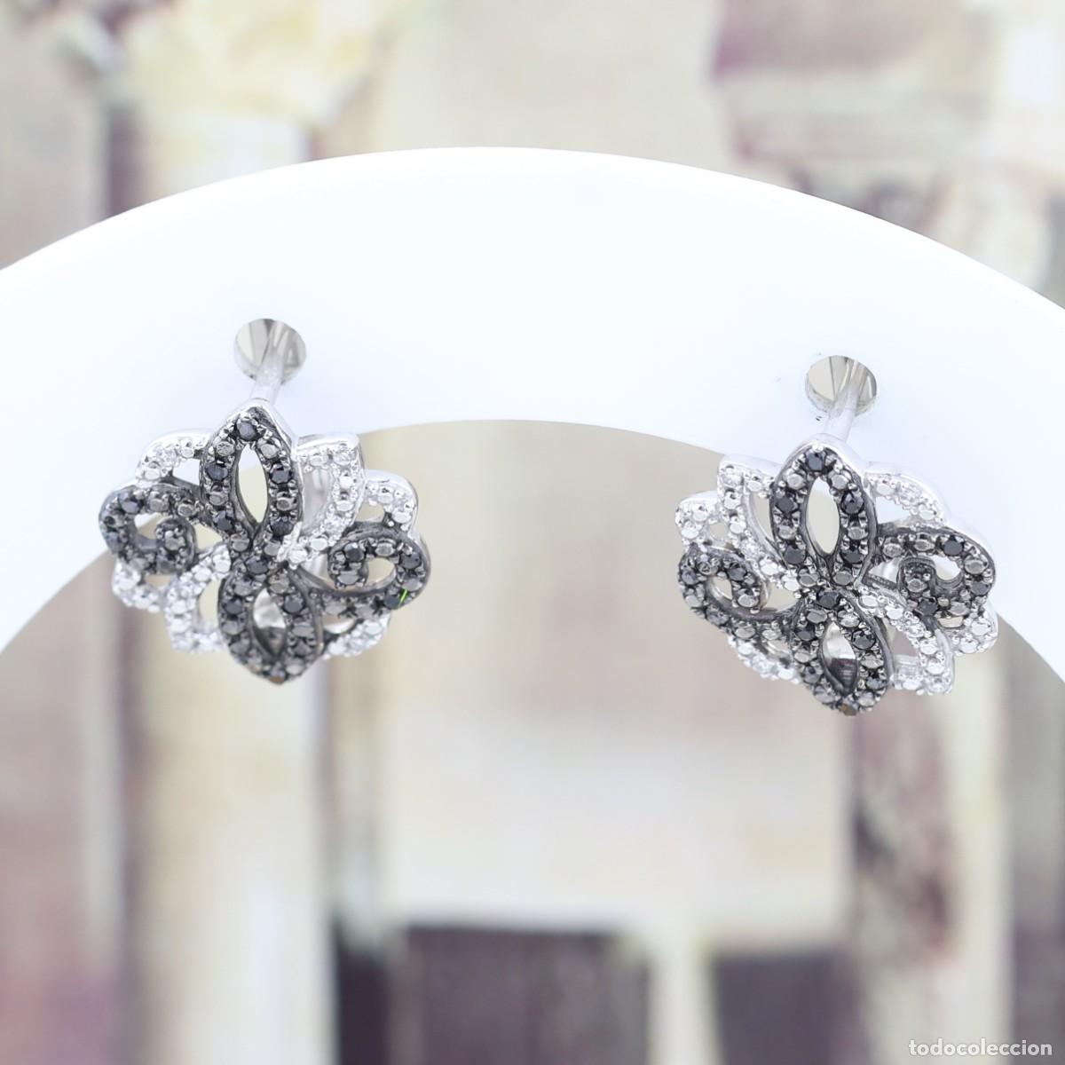 Joyeria: Pendientes florales de diamantes blancos y negros en oro blanco 18K &ndash; 0,46 ct