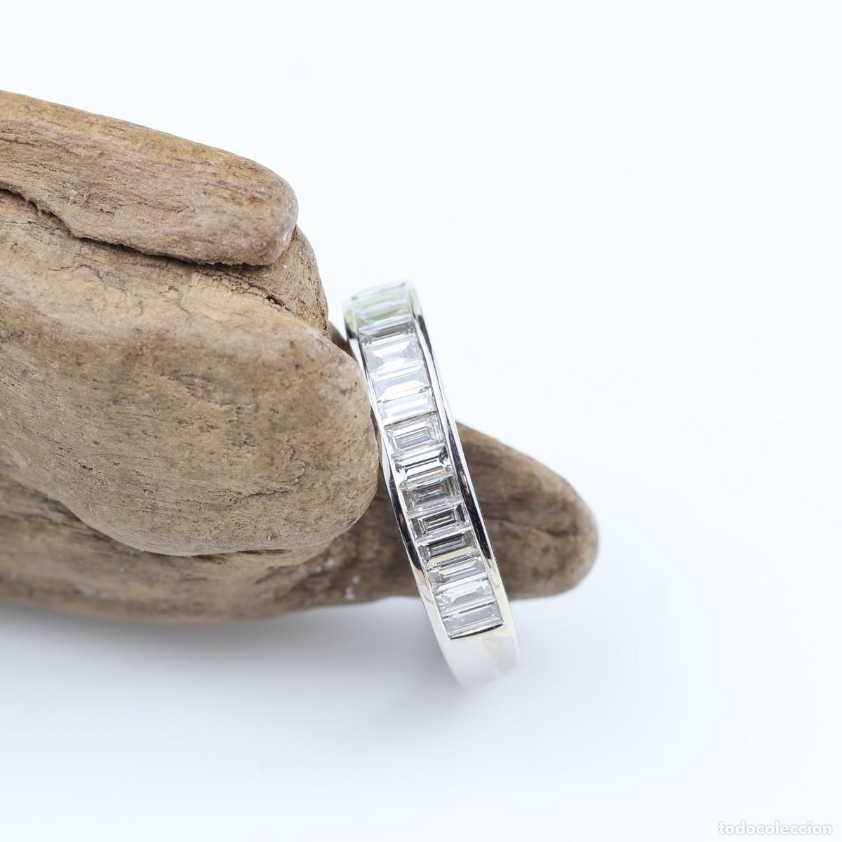 Joyeria: Media alianza de diamantes talla baguette en oro blanco de 18K &ndash; 0,64 ct
