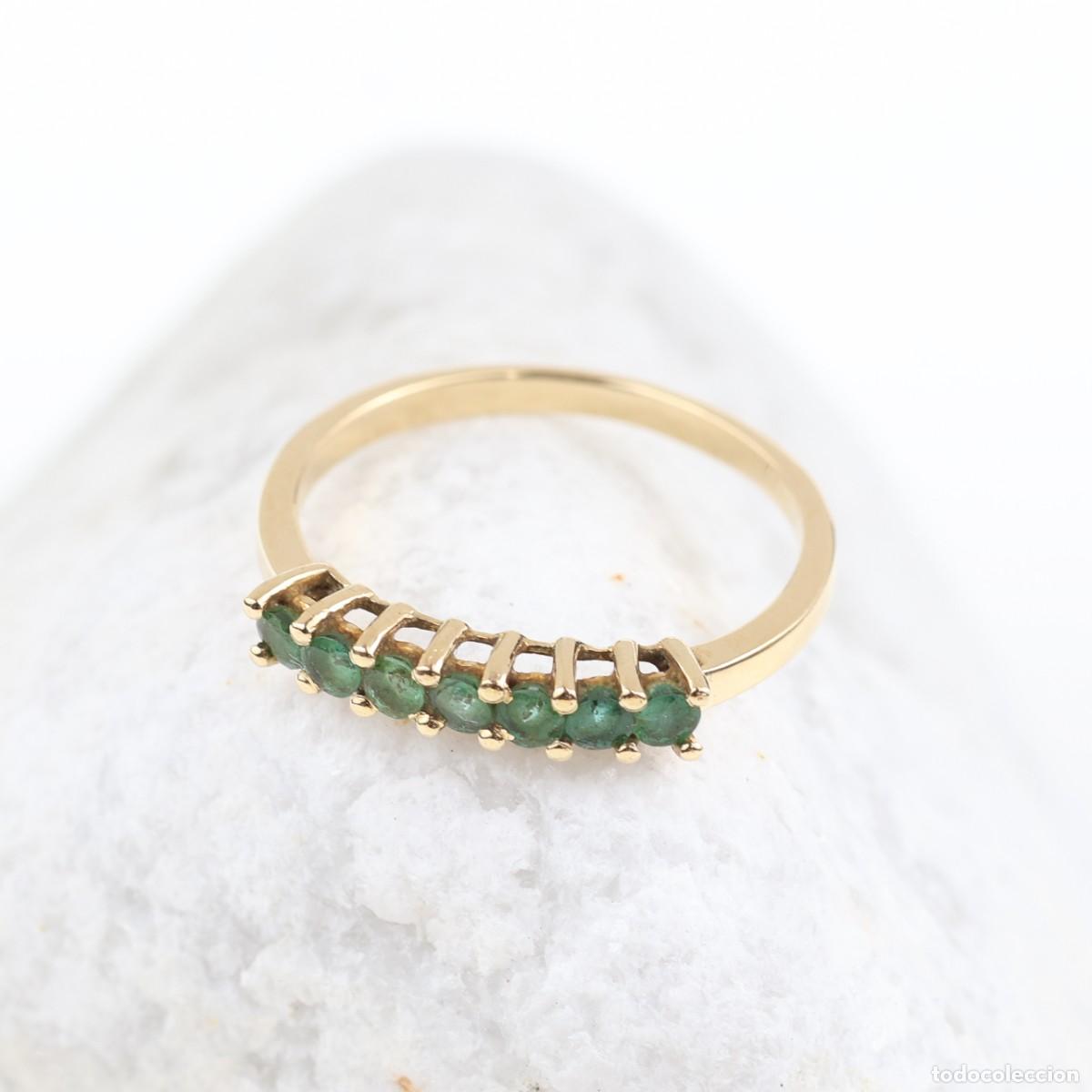 Joyeria: Anillo media alianza de 7 esmeraldas en oro amarillo de 18K &ndash; 0,56 ct