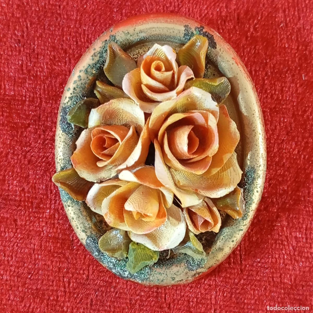 Joyeria: HERMOSO BROCHE OVALADO METALICO CON ACABDO FLORAL - VINTAGE - COLOR DORADO - 5 CM