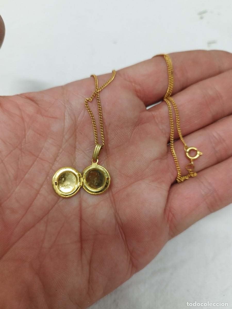 Joyeria: Antiga Gargantilla con Colgante Relicario Redondo Abierto, Tono Oro, Cadena Fina Vintage Portafotos.