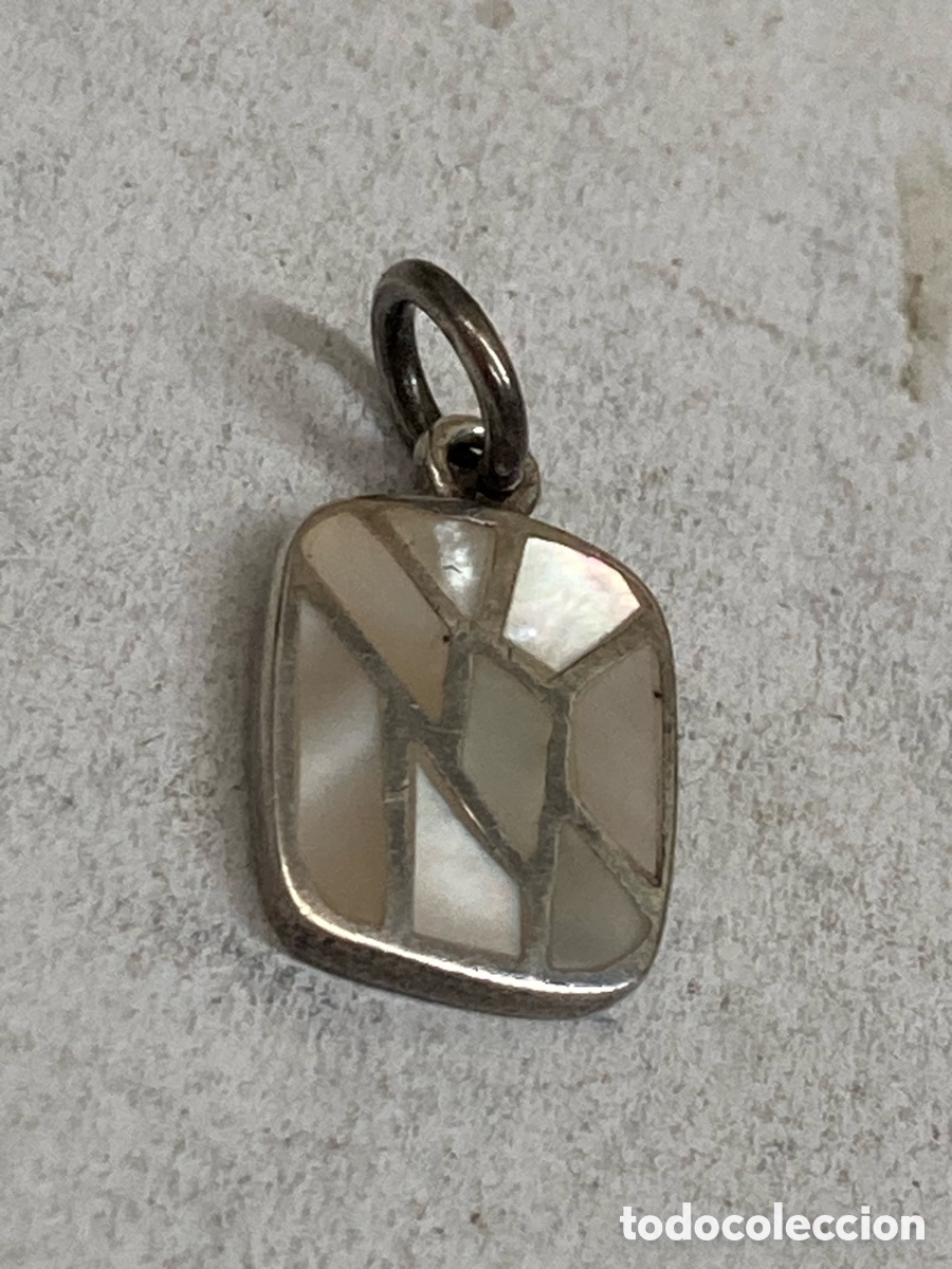 Joyeria: Colgante de plata y nacar C675