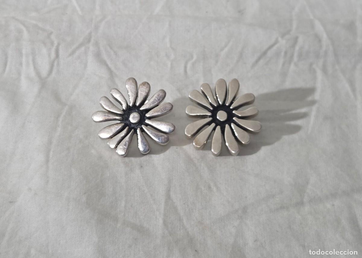 Joyeria: Pendientes en forma de flor de plata 925