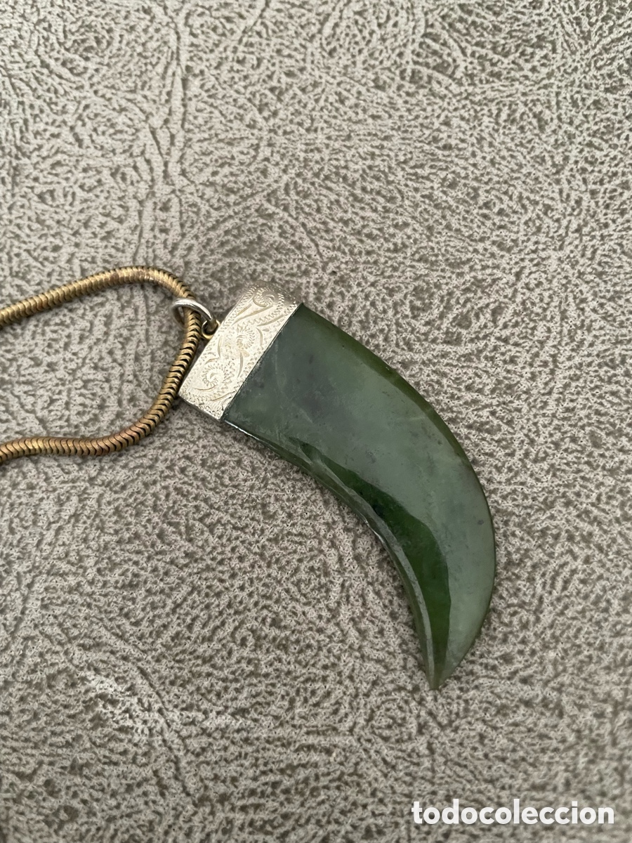 Joyeria: Colmillo de jade en muy buen estado