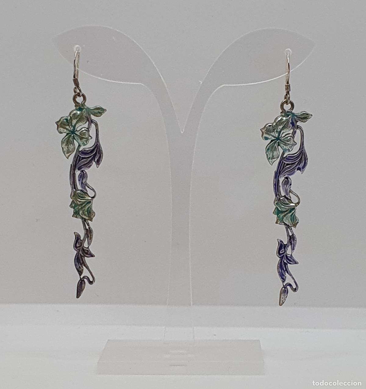 Joyeria: Exclusivos pendientes en plata de ley 925 con bellas flores esmaltadas a mano de estilo modernista.