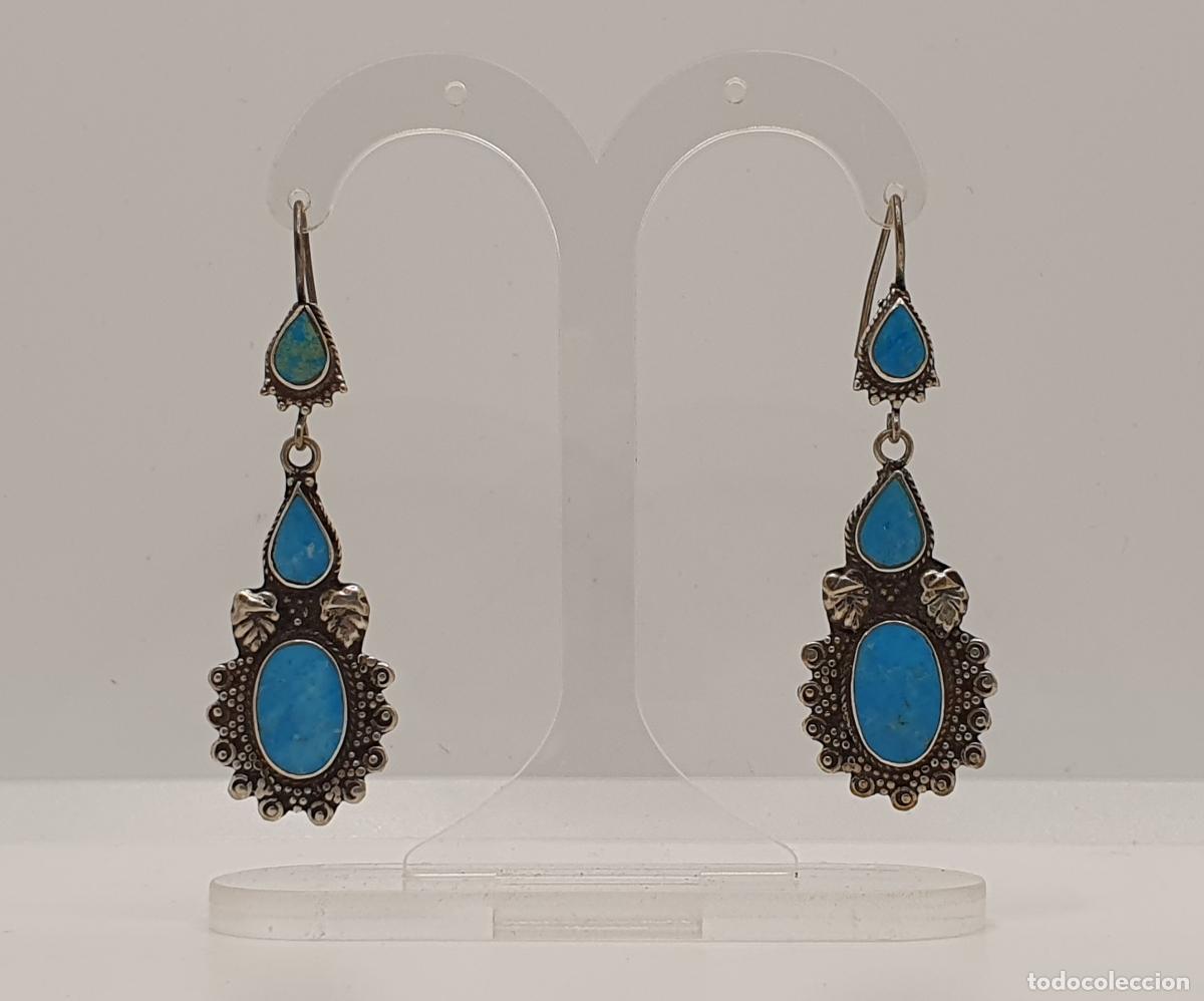 Joyeria: Pendientes antiguos largos de estilo bohemio en plata de ley con cabujones de piedra turquesa.