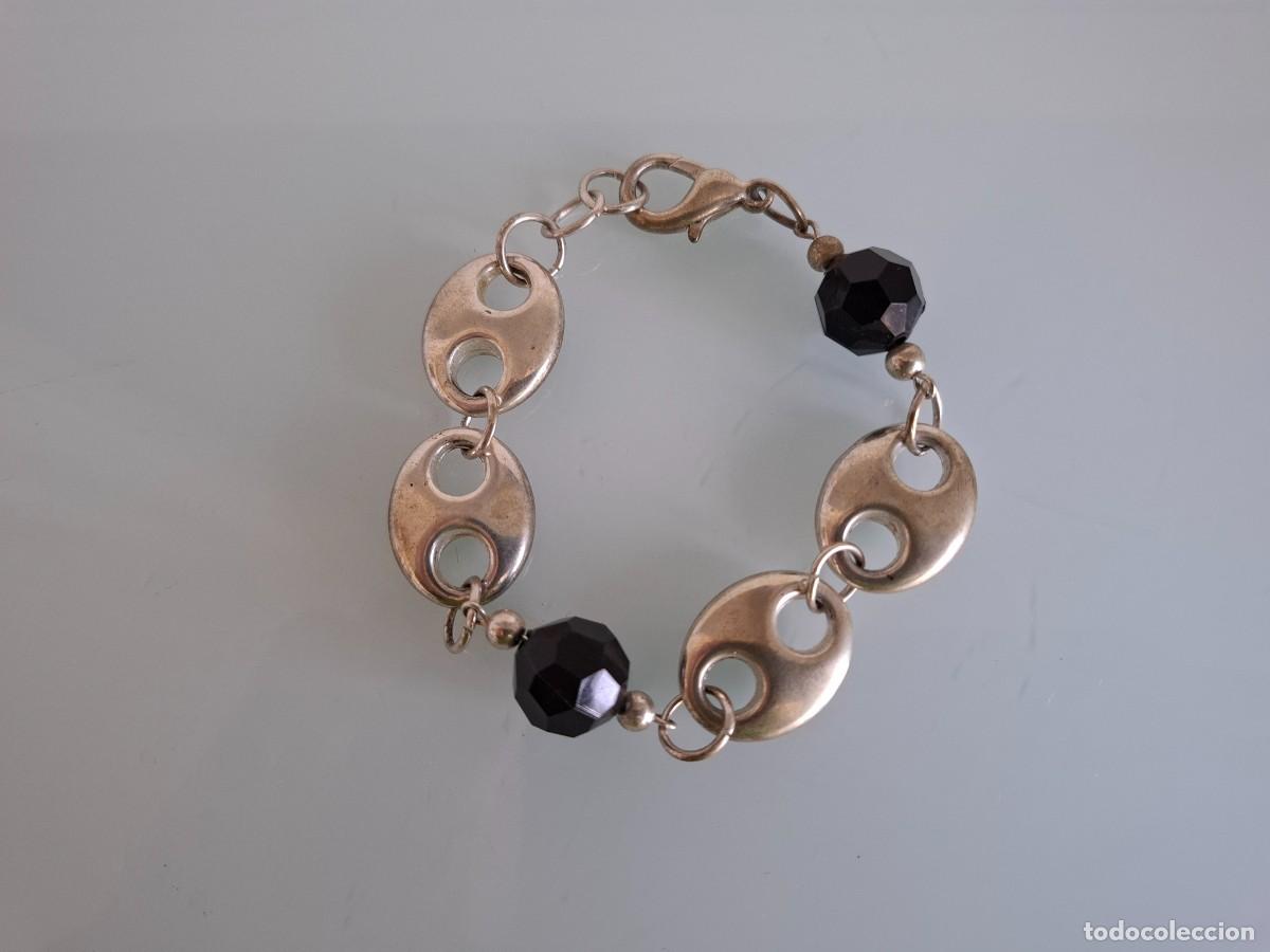 Joyeria: Pulsera de metal plateado - Con dos bolas de color negro brillantes - Cierre met&aacute;lico
