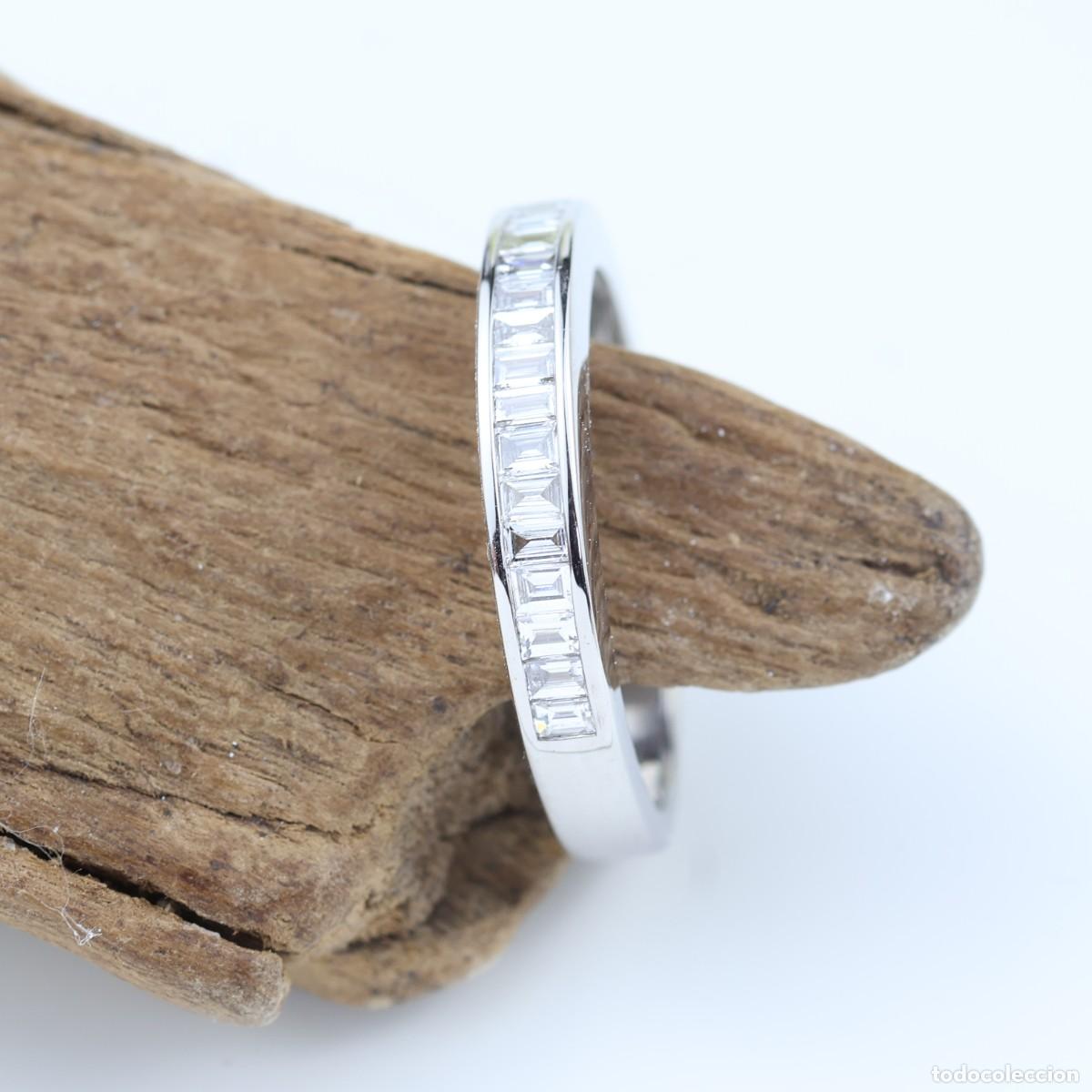 Joyeria: Anillo media alianza de diamantes baguette en oro blanco de 18K &ndash; 0,70 ct