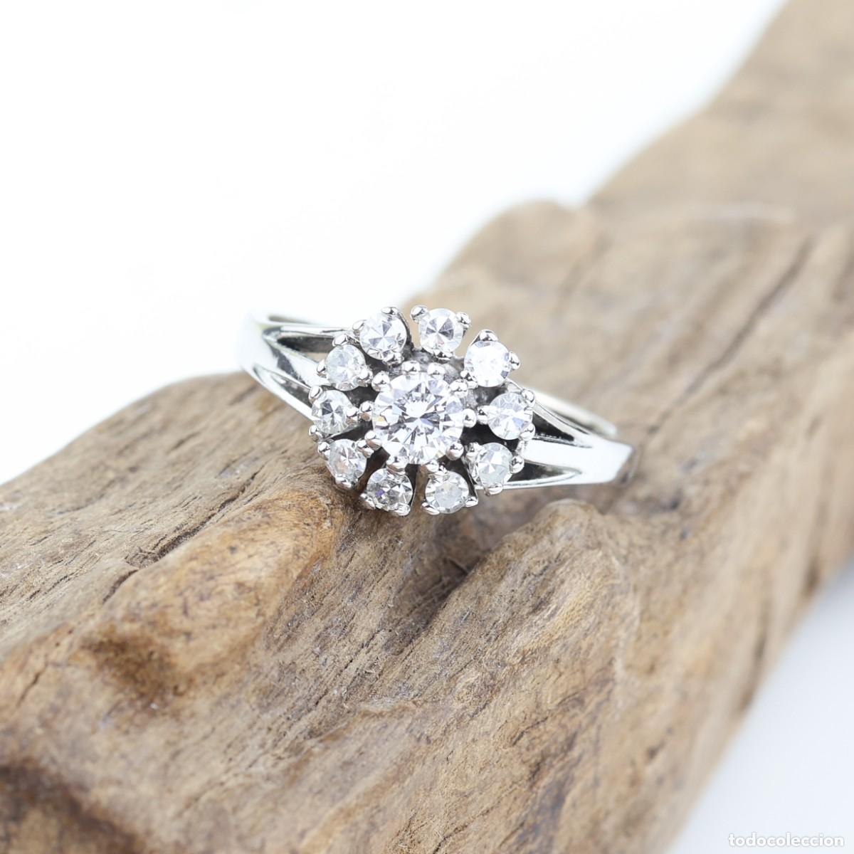 Joyeria: Anillo vintage tipo roseta de diamantes en oro blanco de 18K &ndash; 0,55 ct