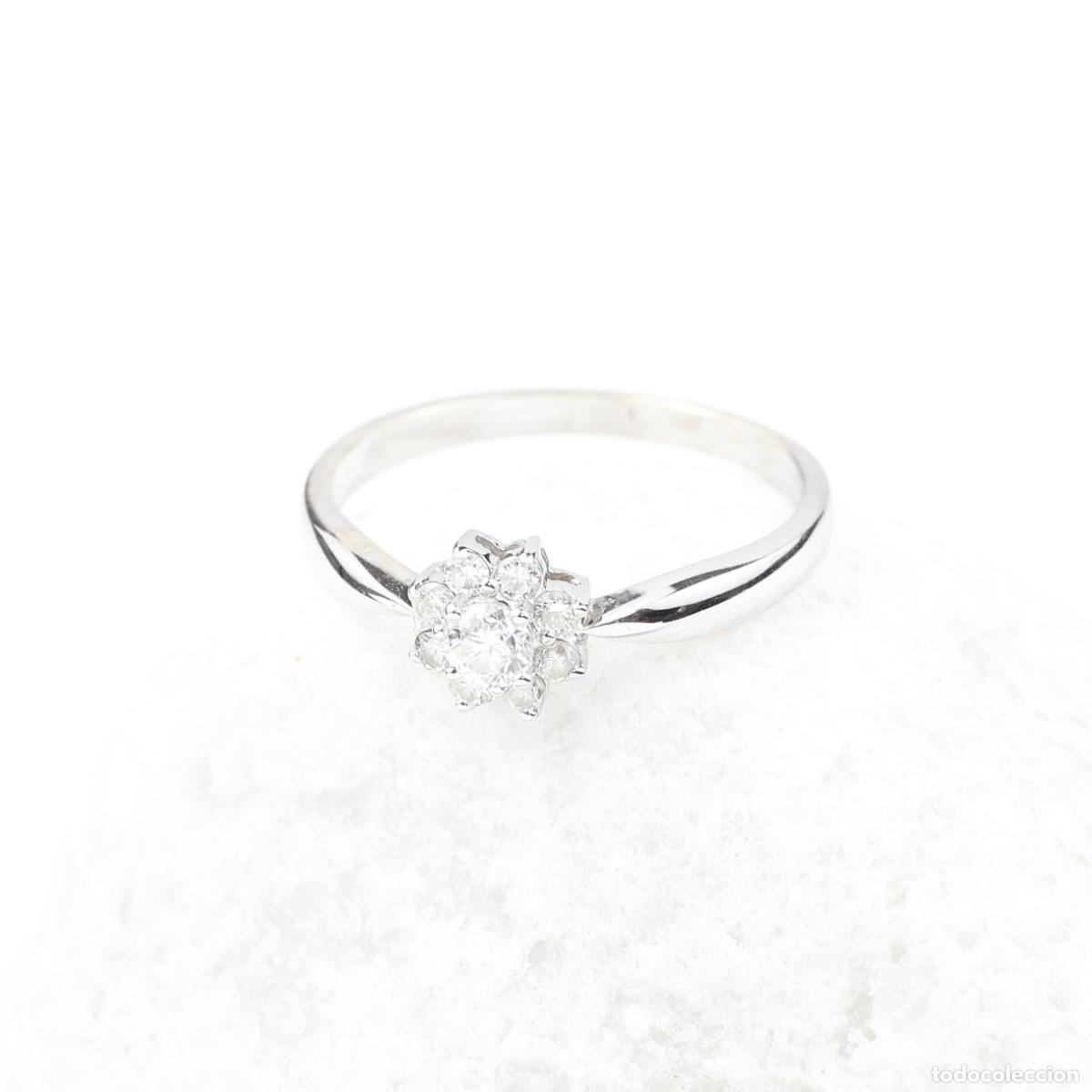 Joyeria: Anillo roseta de diamantes en oro blanco de 18K &ndash; 0,31 ct