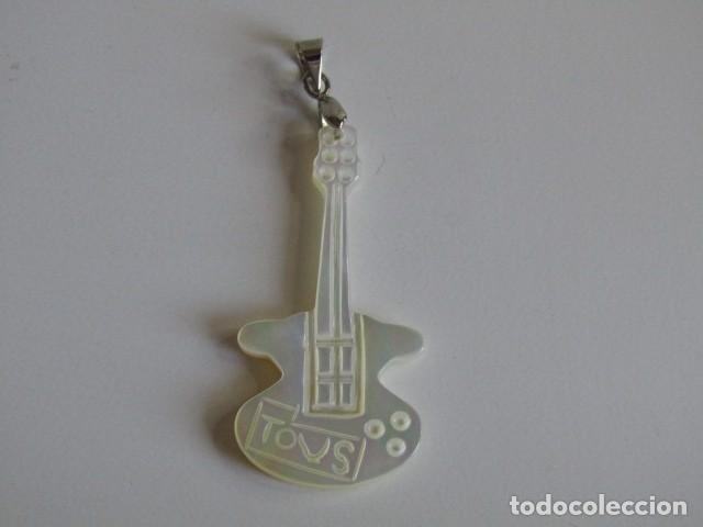 Joyeria: PRECIOSO COLGANTE GUITARRA DE N&Aacute;CAR TOUS ORIGINAL - MADREPERLA TALLADA 4,2 CM