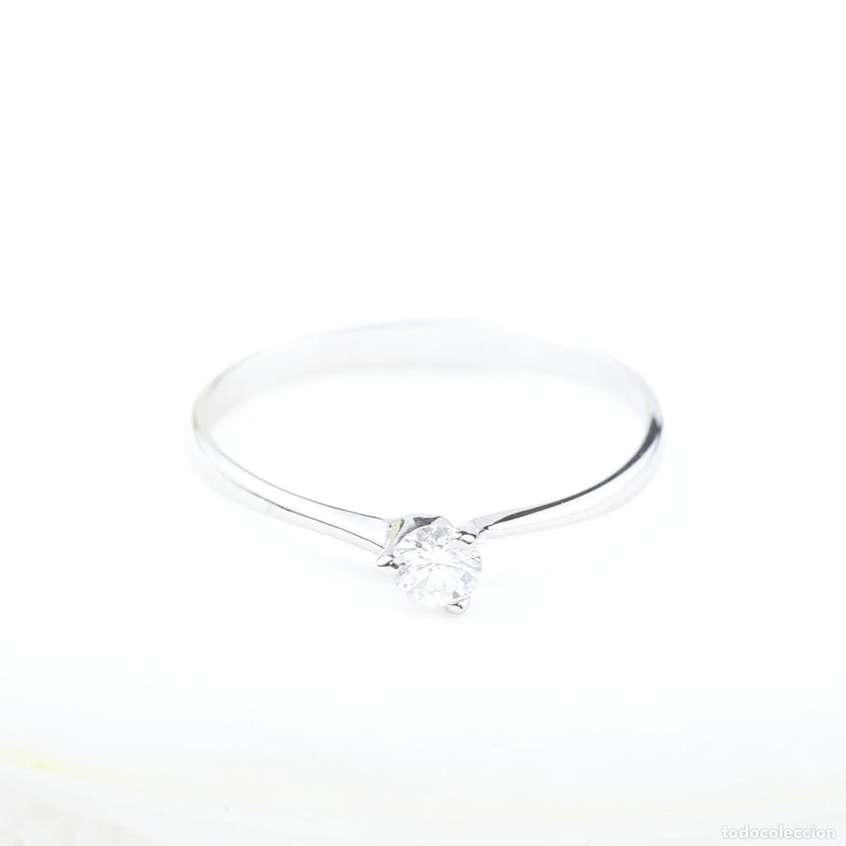 Joyeria: Anillo solitario de diamante en oro blanco de 18K &ndash; 0,12 ct
