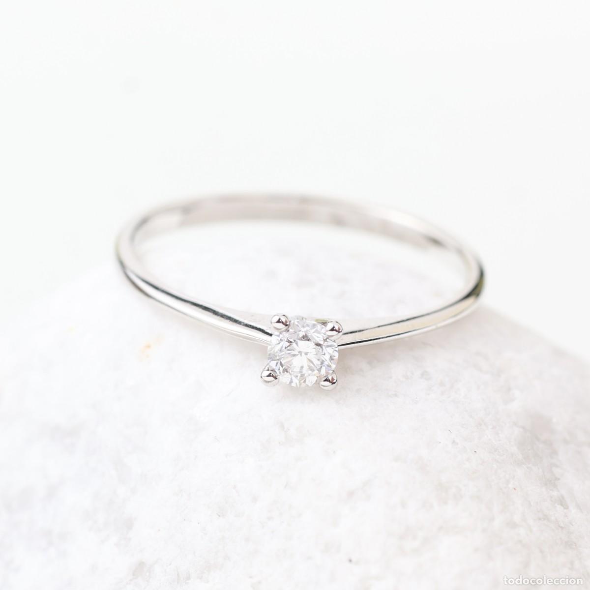 Joyeria: Anillo solitario de diamante en oro blanco de 18K &ndash; 0,15 ct