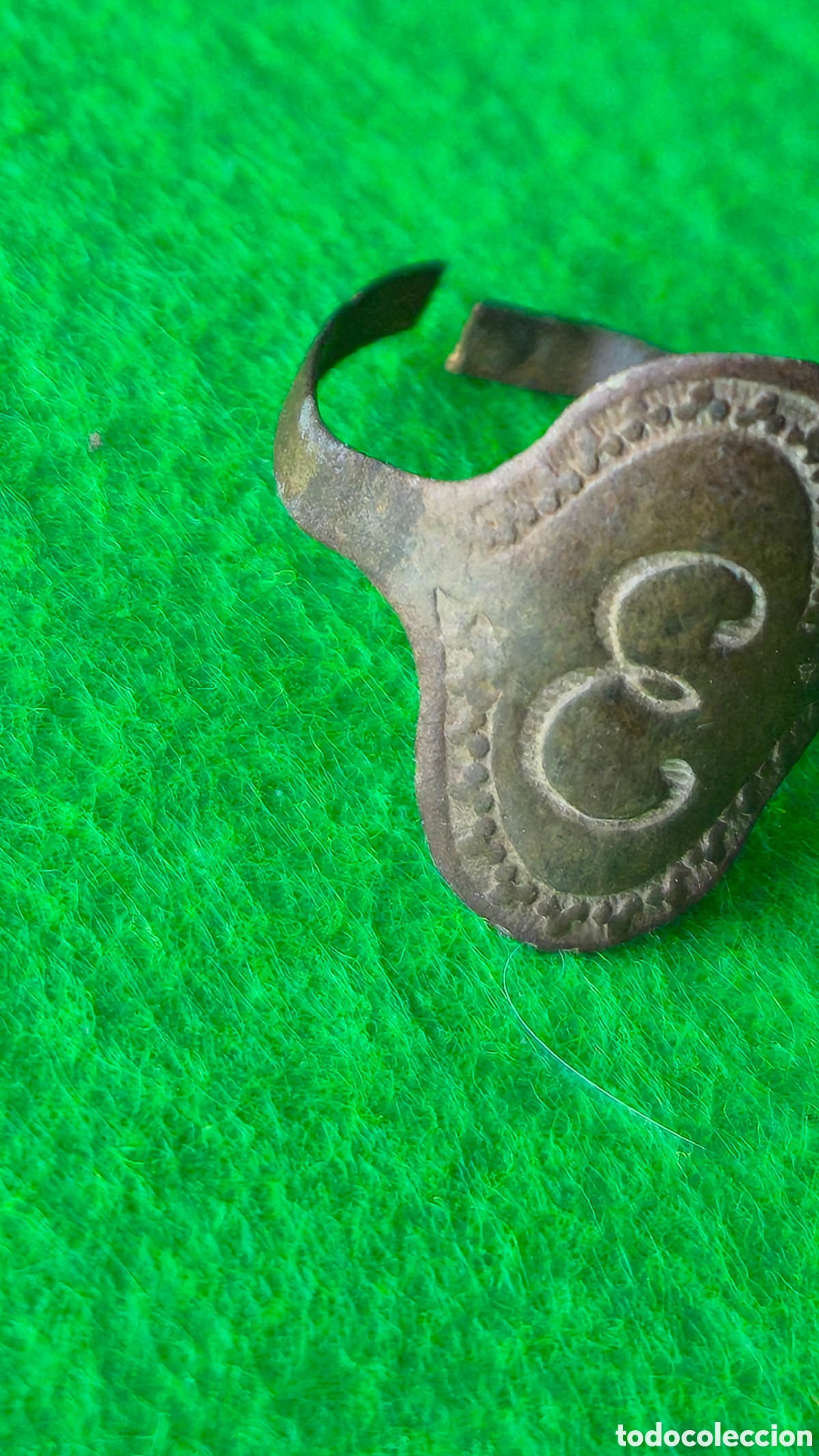 Joyeria: Anillo antiguo con letra E grabada