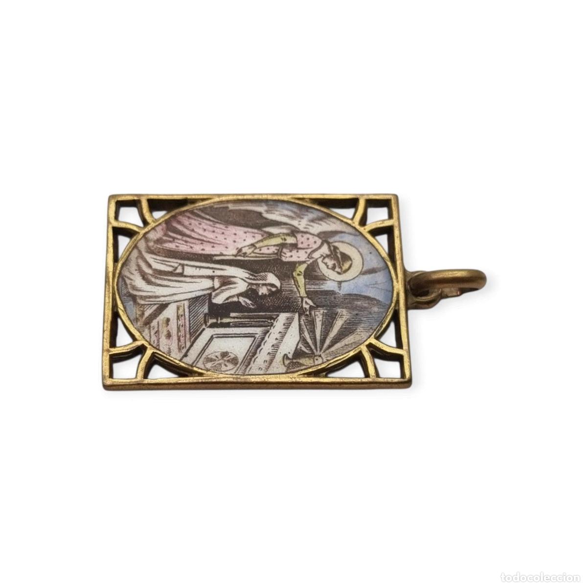 Joyeria: Medalla religiosa antigua esmaltada con &Aacute;ngel de la Guarda, estilo Art D&eacute;co, circa 1920-1930